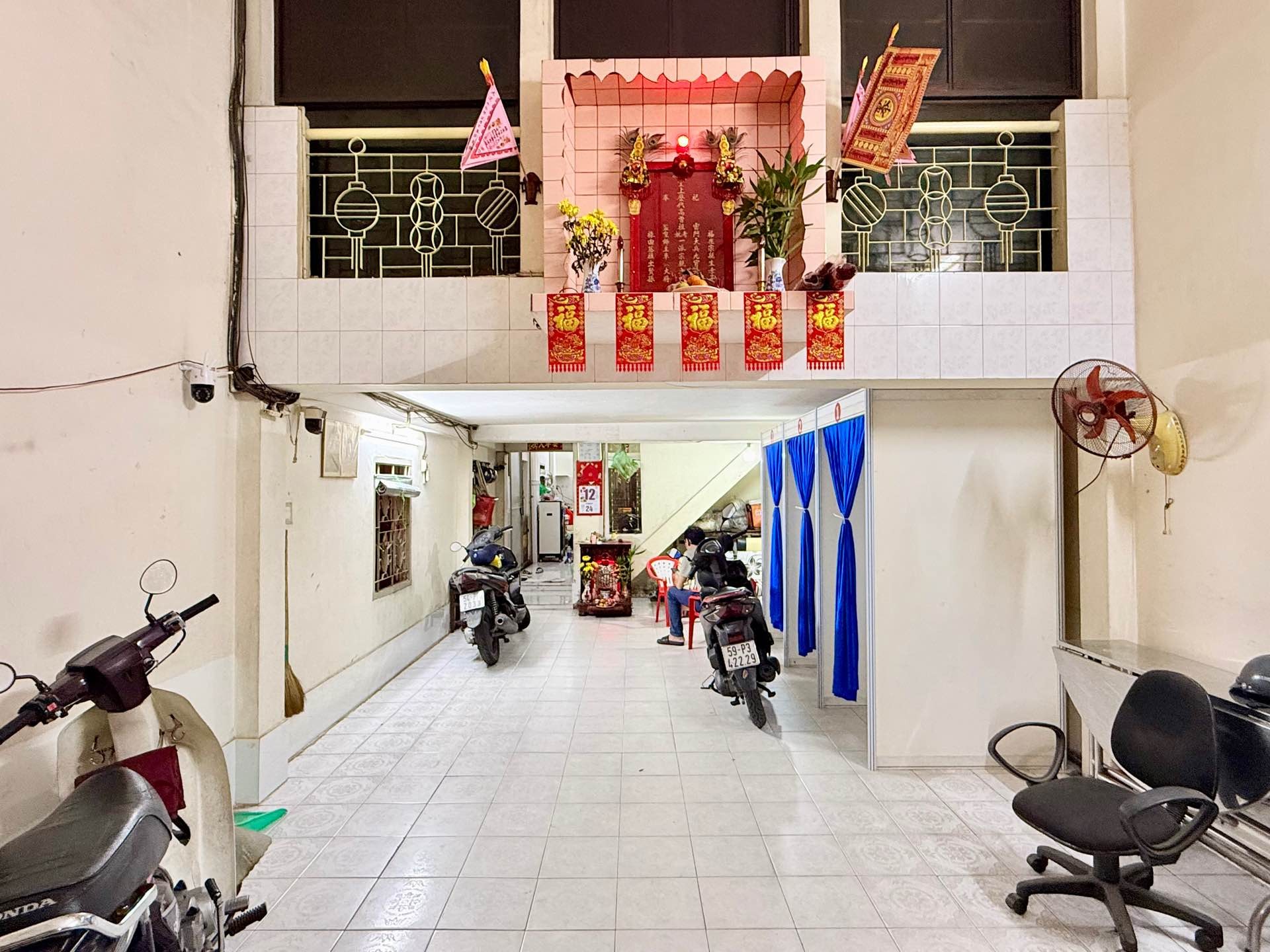 Nhà 3 tầng hẻm xe hơi sát mặt tiền Âu Cơ, giảm giá cực sốc