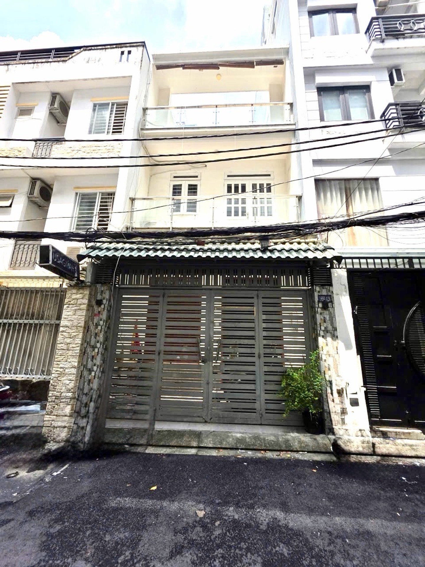 Nhà đẹp 3 tầng trung tâm Quận 1 giá tốt