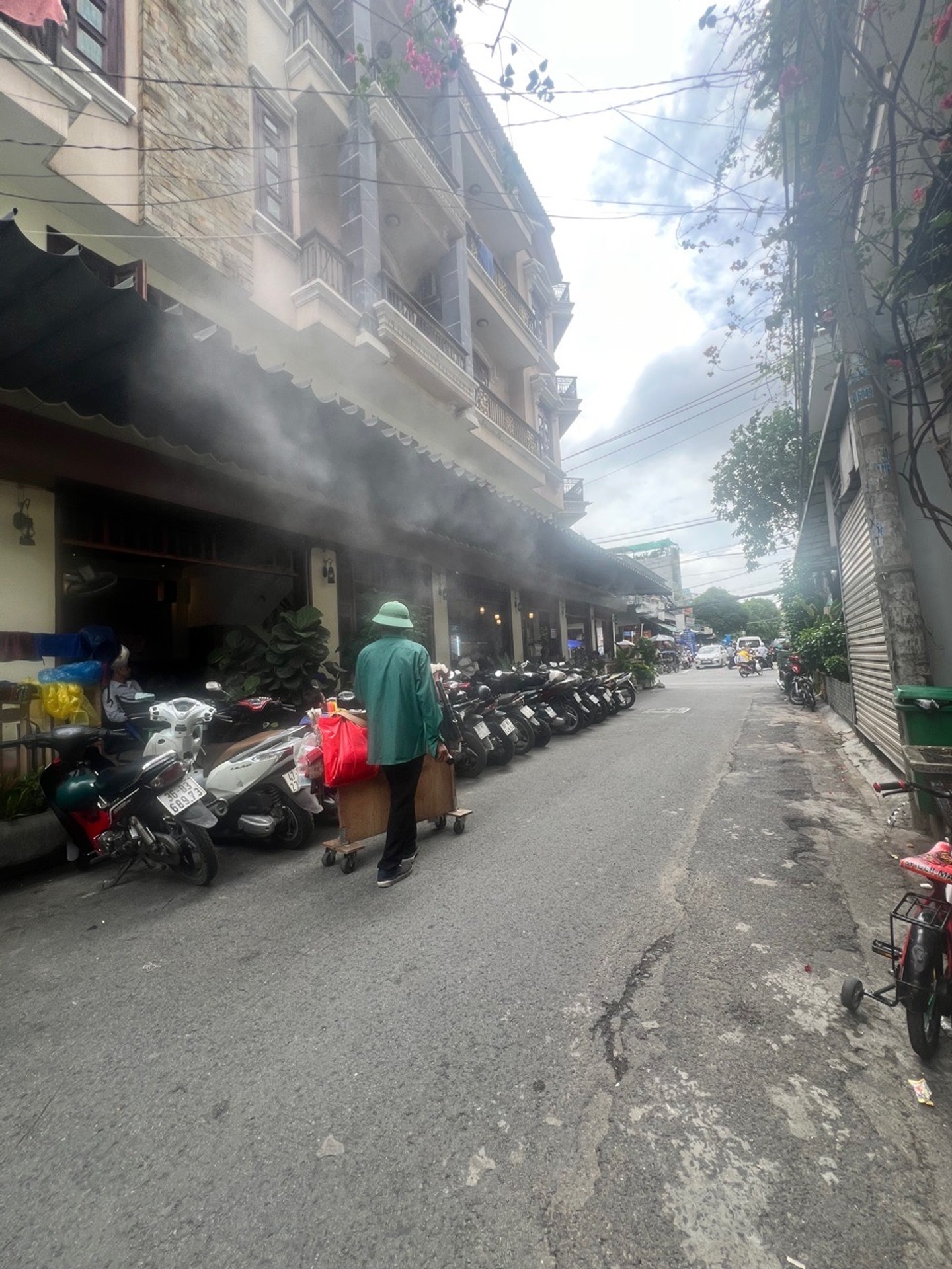 Nhà 3 tầng ô tô đậu trong nhà, vị trí siêu tiện nghi