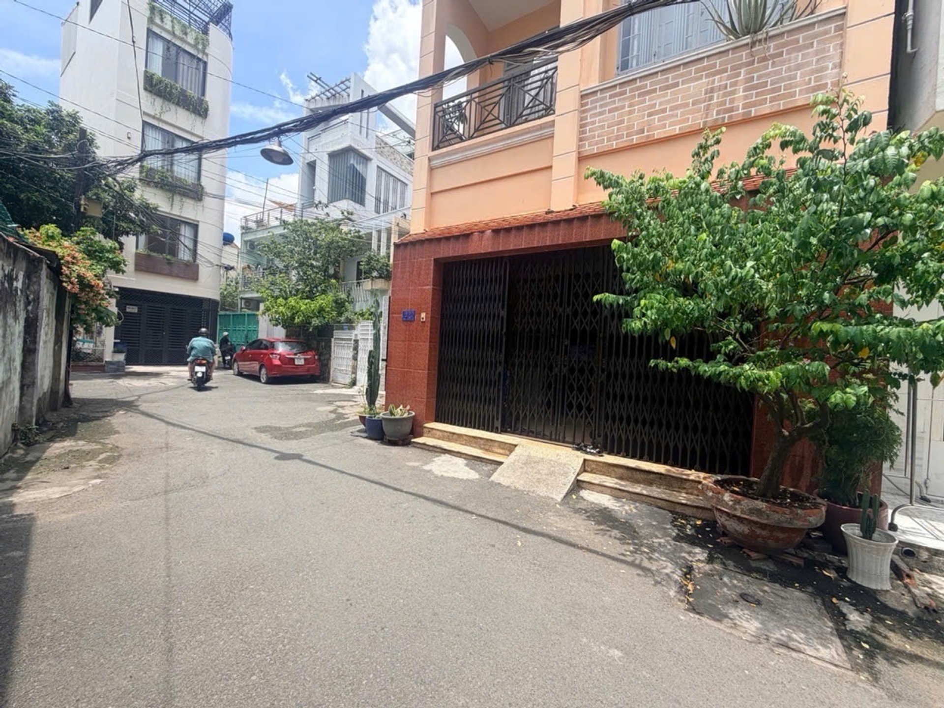 Bán nhà riêng Lê Quang Định Bình Thạnh hẻm xe hơi chỉ 2ty8