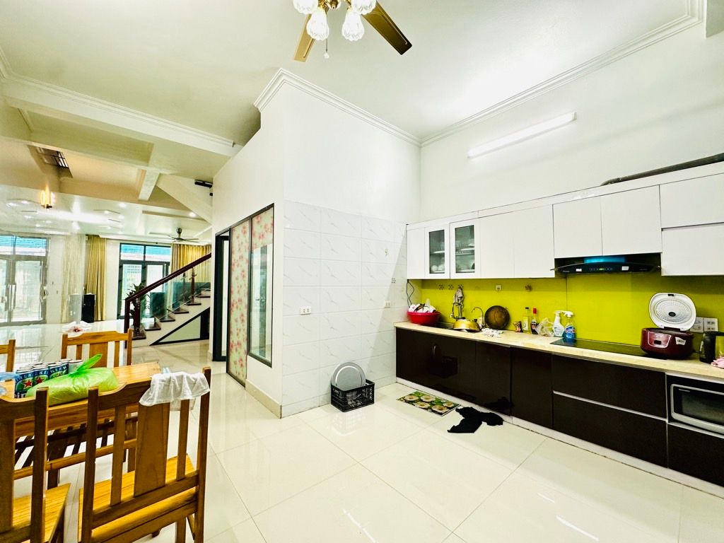 Nhà riêng 3 tầng kiêu sa tại trung tâm Kiêu Kỵ, không gian sống đẳng cấp