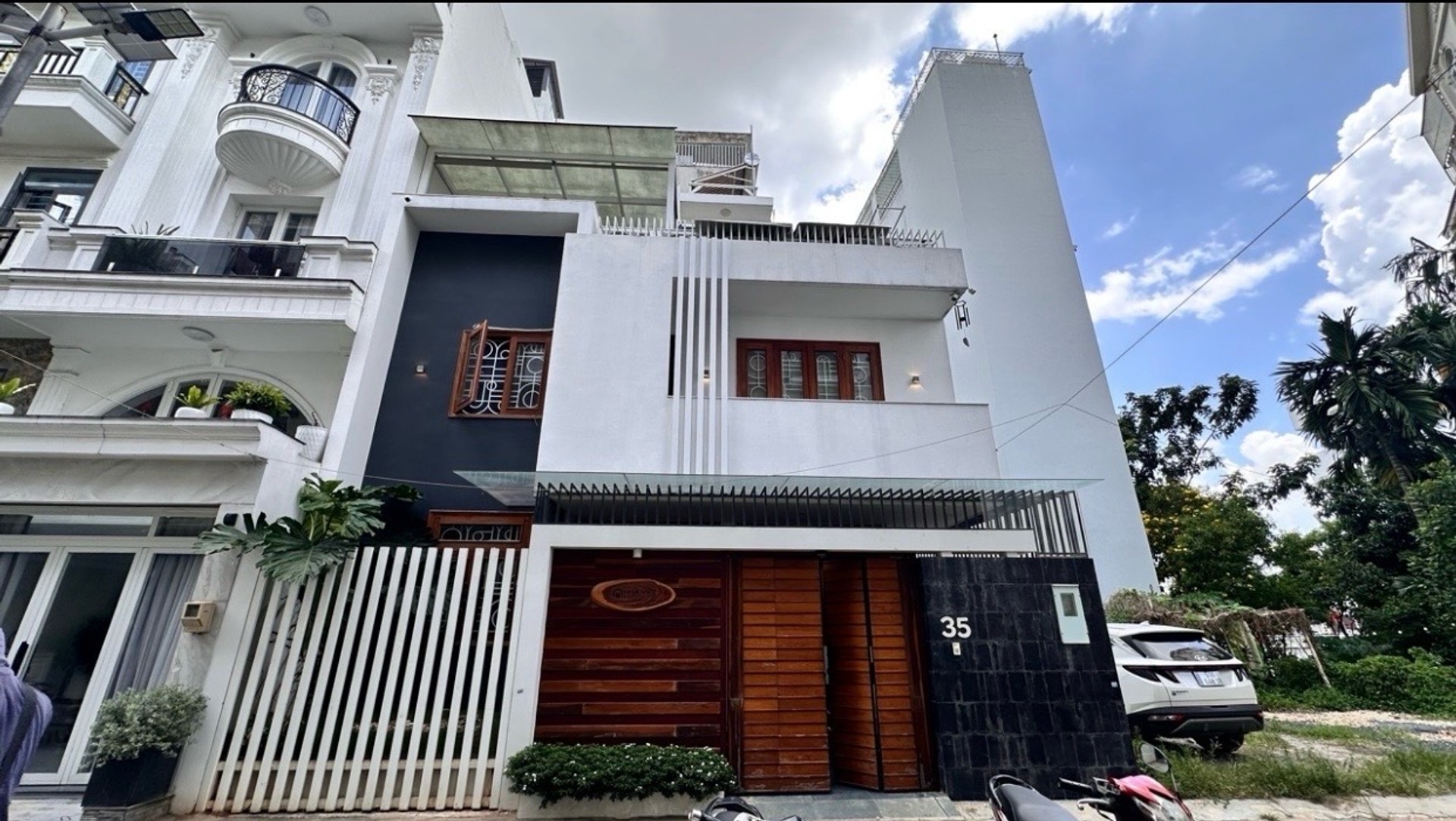 Bán Biệt Thự ngang 10m, Cạnh kênh Tham Lương, 4 tầng 4PN, diện tích 97m2
