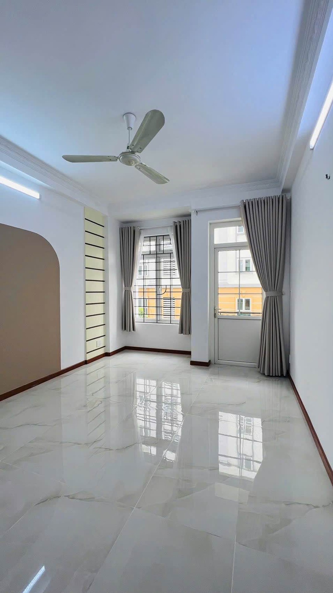 Nhà riêng 5 tầng thiết kế lệch tầng, hẻm xe tải Tô Hiến Thành, Quận 10