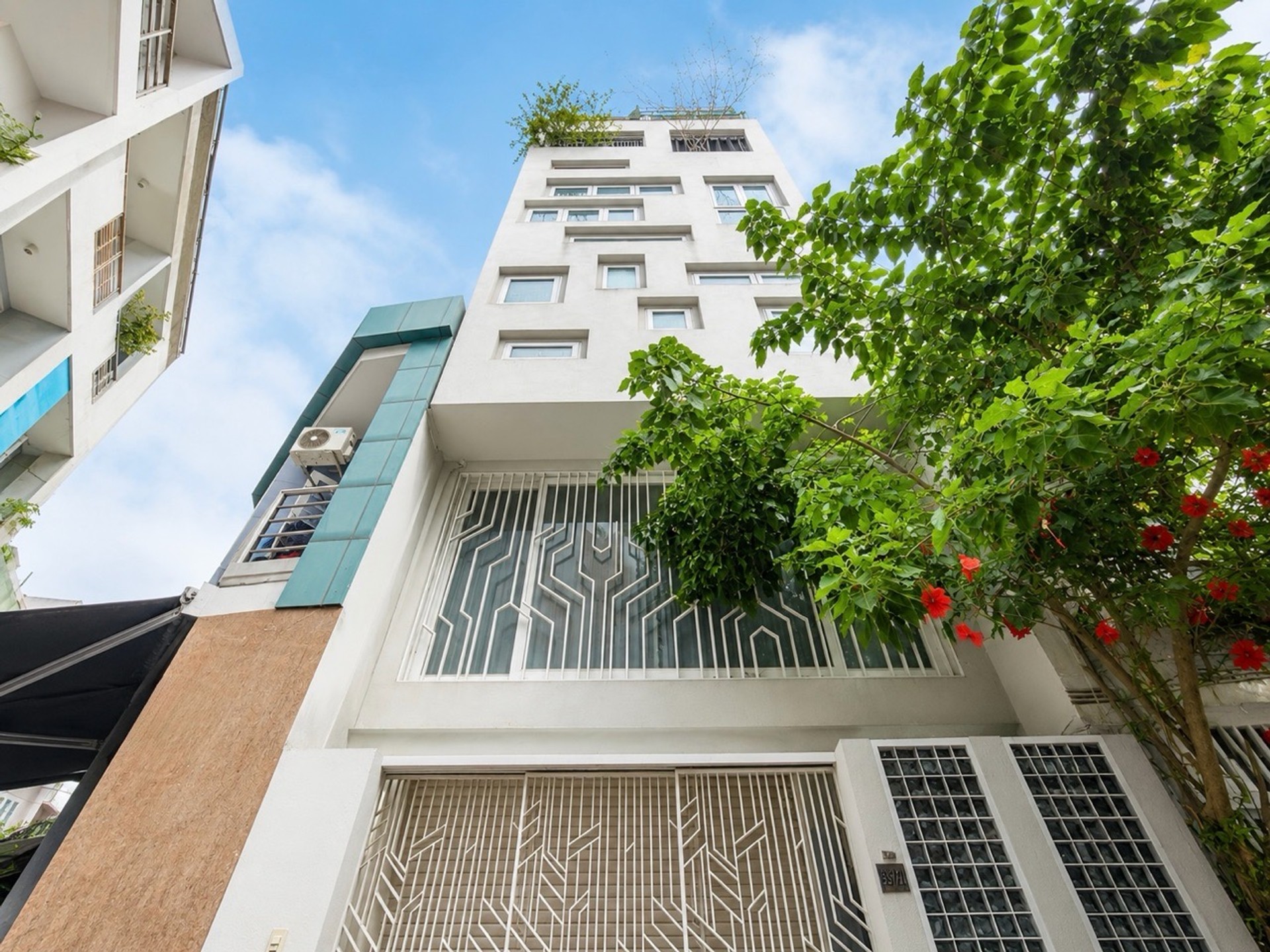 Nhà 5 tầng hẻm ô tô Phan Tây Hồ, gần quận 1