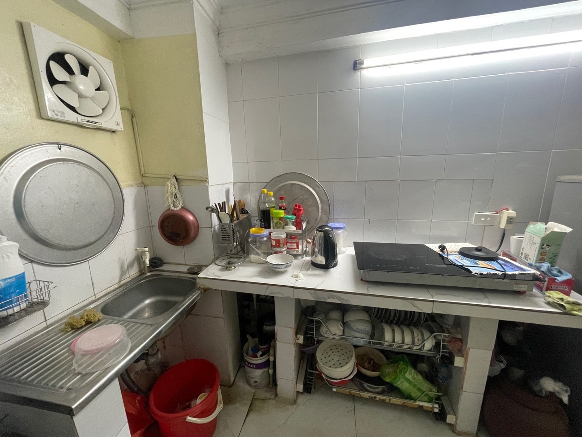 Sổ đỏ vuông đẹp - Nhà Nguyễn Văn Cừ giá hợp lý – 3 bước ra ô tô, gần cầu Long Biên