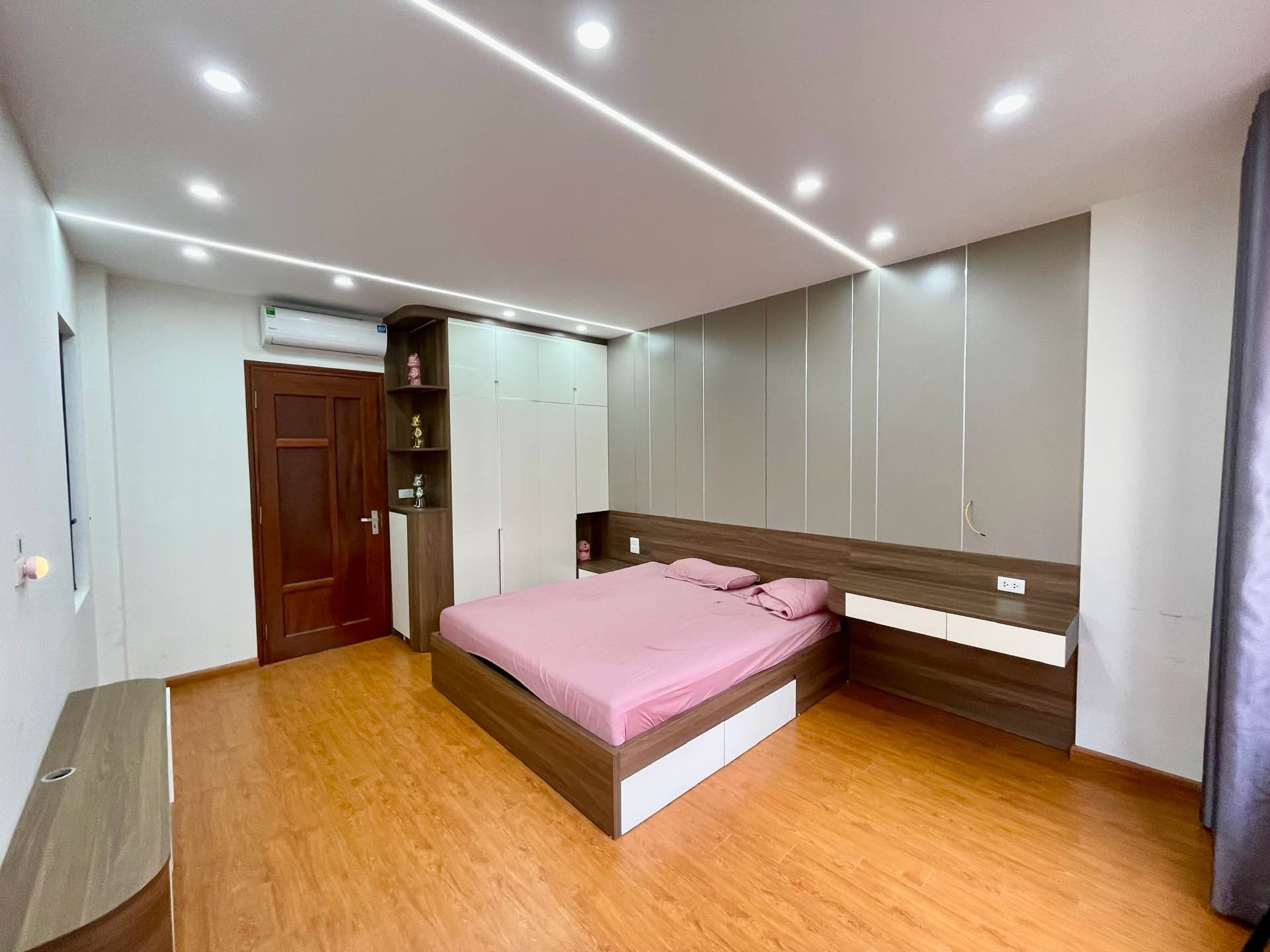 🌹♦️ 6 TẦNG THANG MÁY / 30m2 x 6 tầng - Phố Nguyễn Đức Cảnh - Thang máy
✅ MỚI KOONG