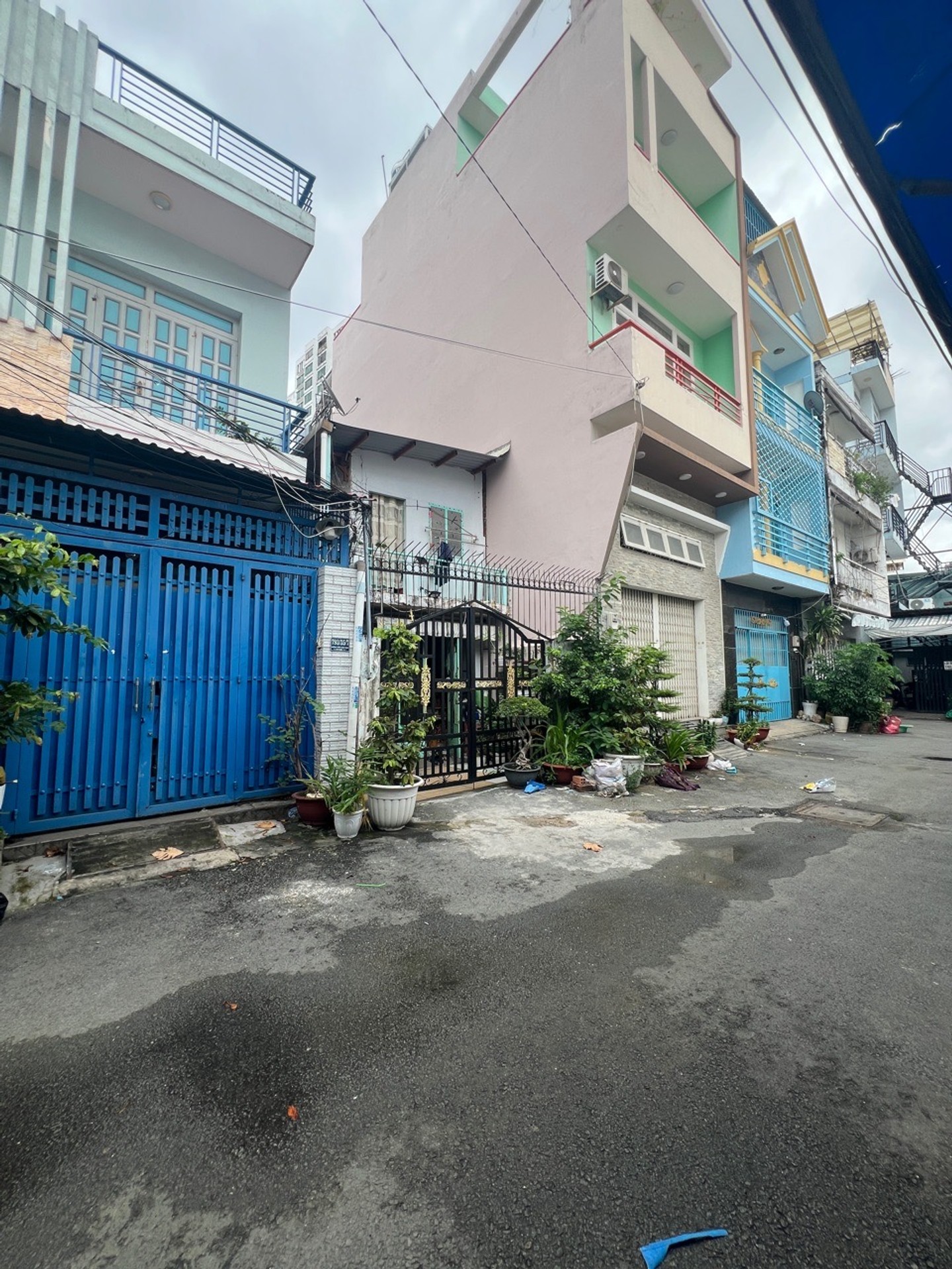 BÁN ĐẤT TẶNG NHÀ NGANG KHỦNG 8.3M KDC HIMLAM KIỀU ĐÀM. SÁT NGUYỄN THỊ THẬP Q7. CHỈ 27 TỶ