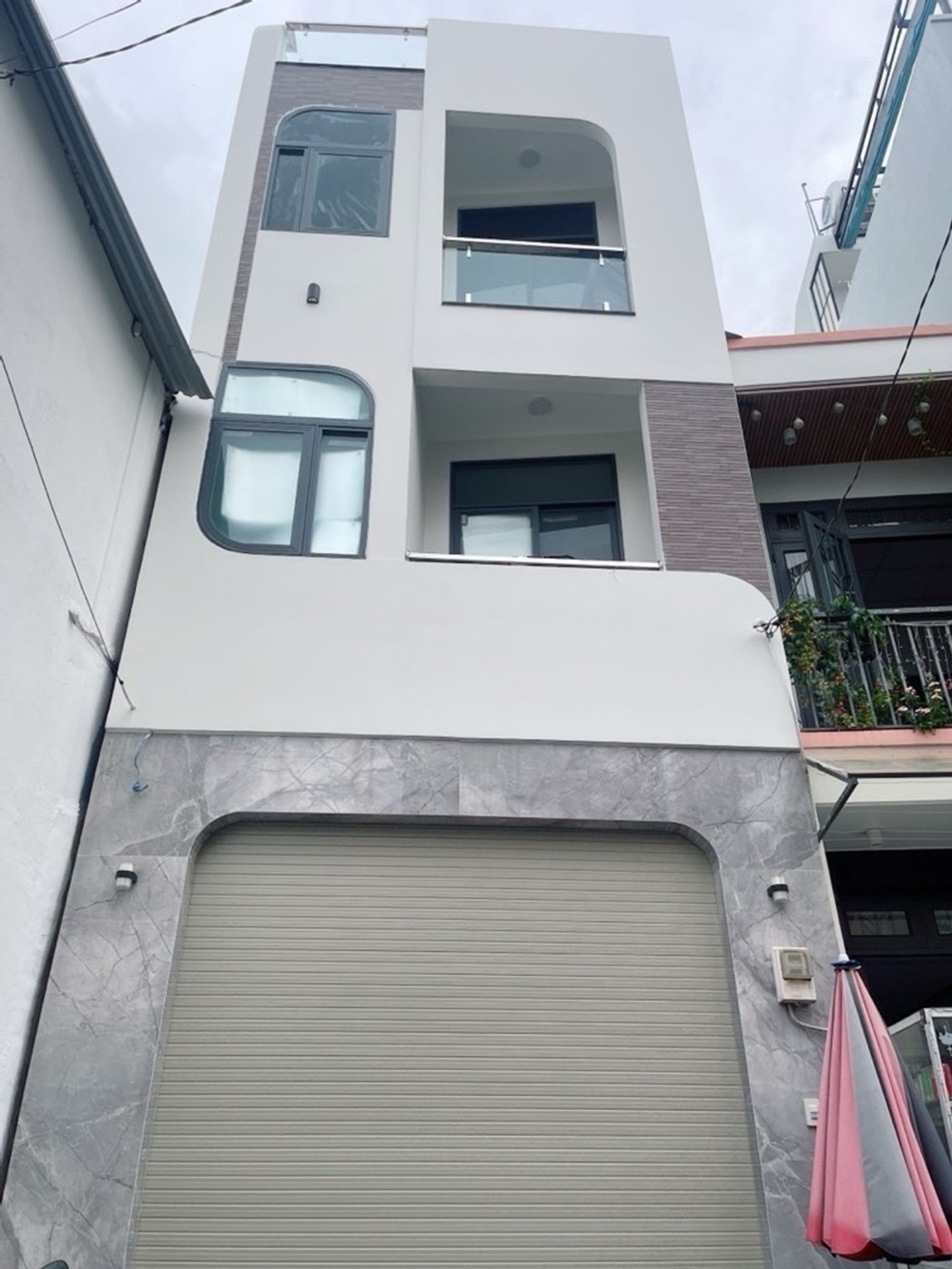 NHÀ ĐẸP NGAY VÒNG XOAY LÊ ĐẠI HÀNH-QUẬN 11- HẺM XE HƠI-51m2-4 TẦNG-THÔNG TỨ TUNG -NỘI THẤT XỊN