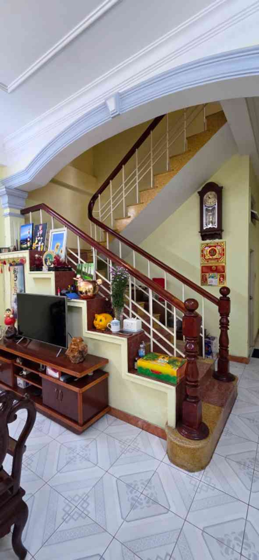 Nhà đẹp hẻm ô tô Lạc Long Quân, 3 tầng hiện đại