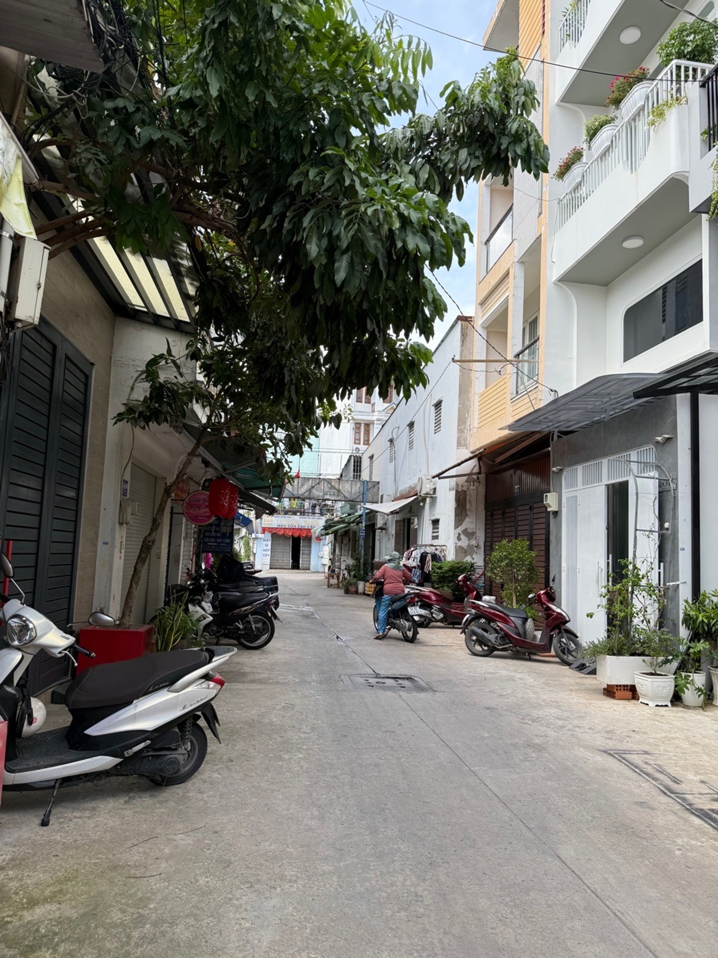 Nhà hẻm rộng kinh doanh tốt tại Tân Sơn, Tân Bình