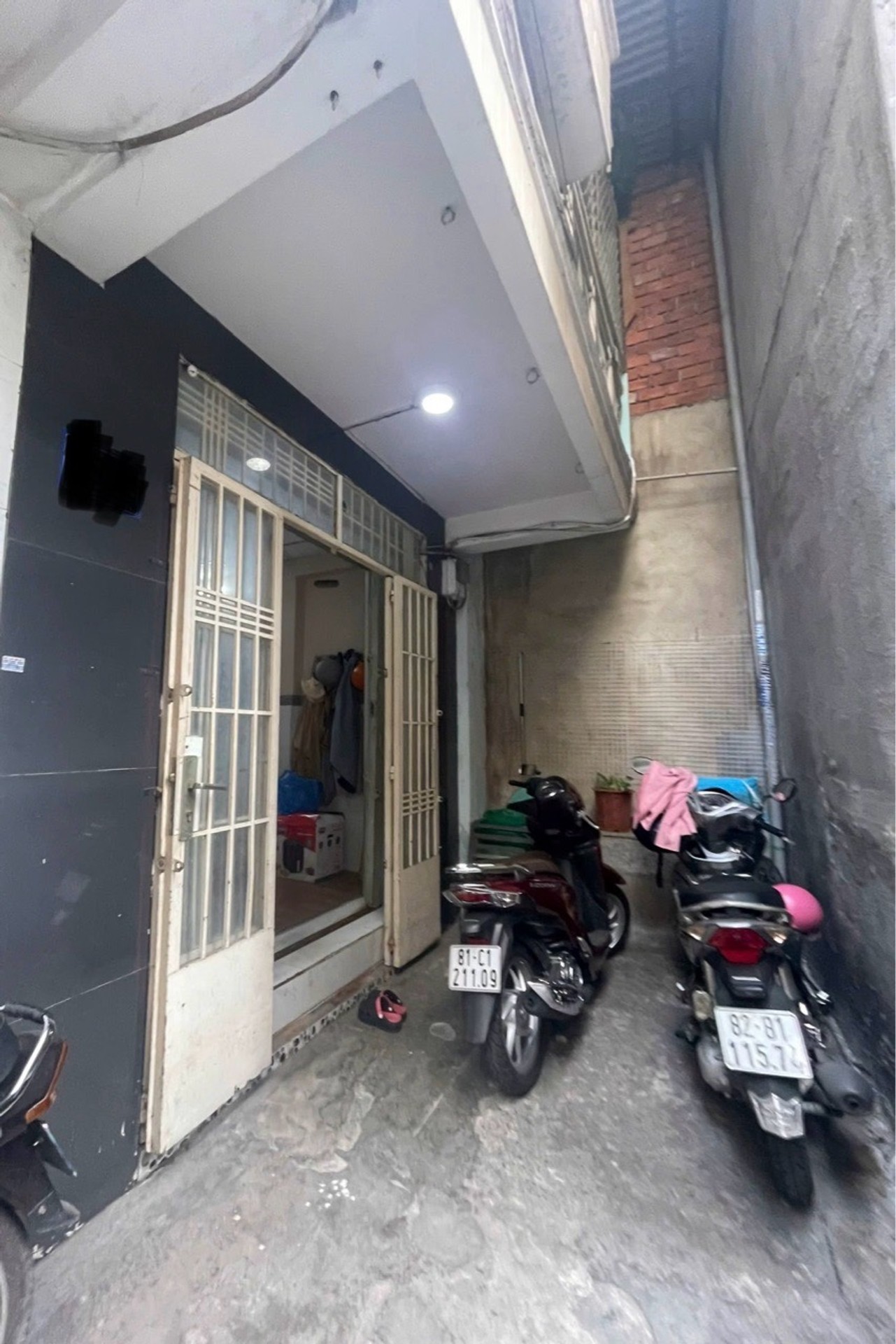 Nhà không có gì nhiều nhưng được cái đơn sơ, đang cho thuê gần 10 tr/tháng, Dtsd hơn 50m² chỉ 3 đồn