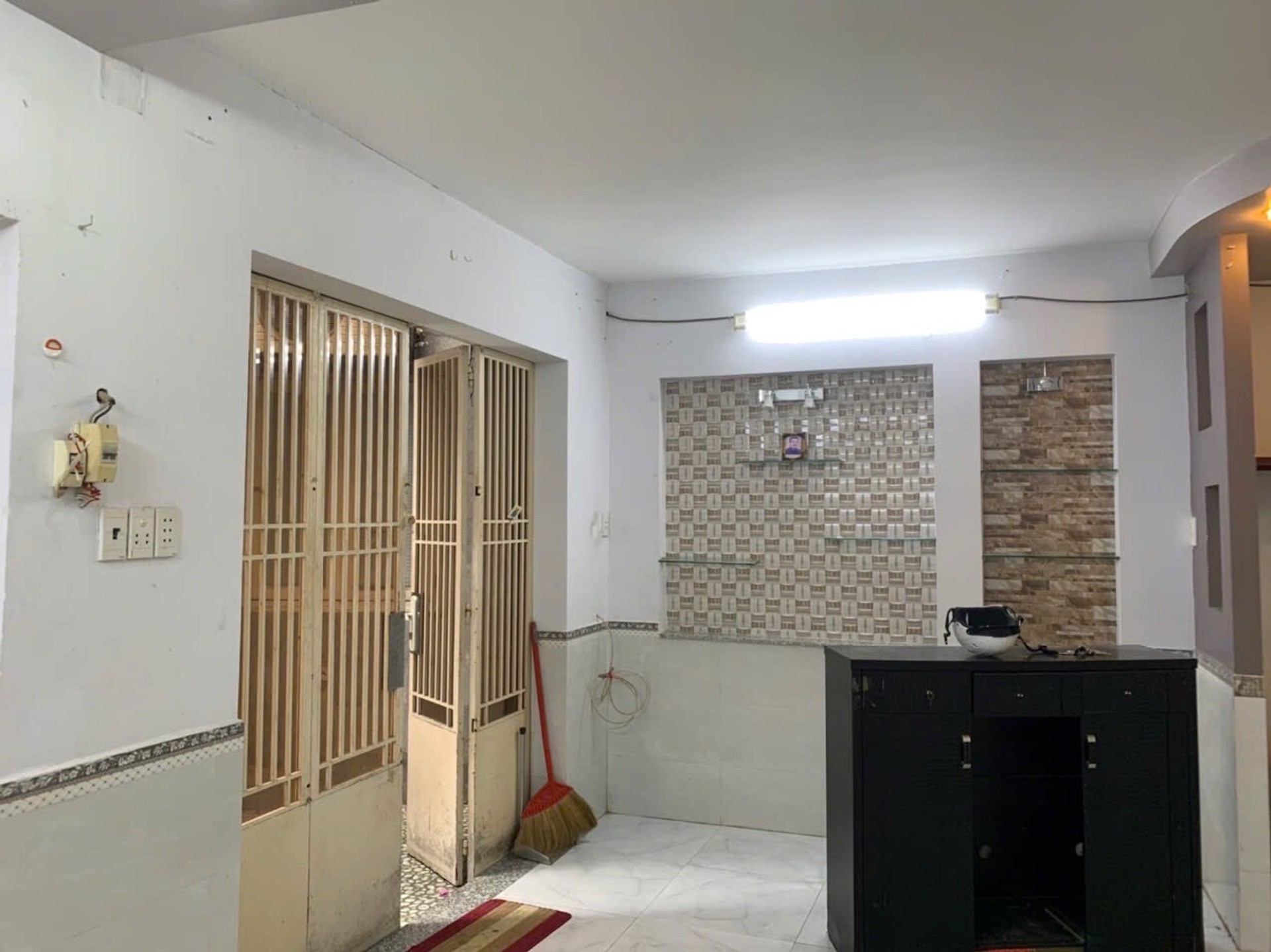 Nhà 2 tầng yên tĩnh, hẻm xe hơi ngõ Nguyễn Kiệm