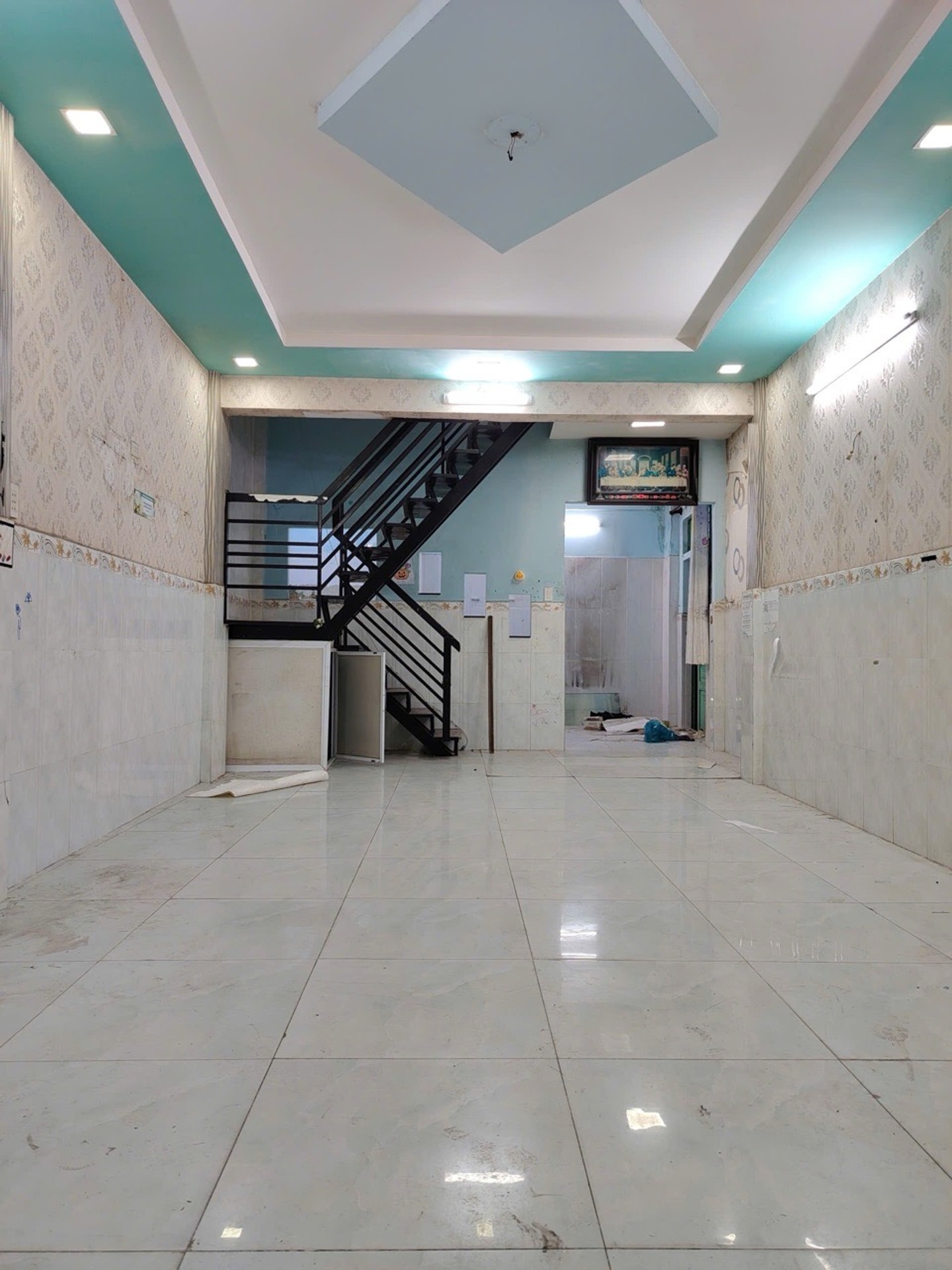 Nhà 2 tầng yên tĩnh ngay trung tâm Tân Bình