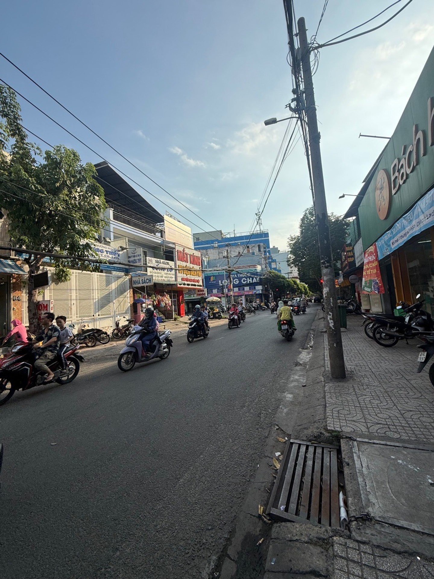 Bán nhà mặt phố 6 tầng có thang máy, tiện kinh doanh đa ngành, giá 17.5 tỷ
