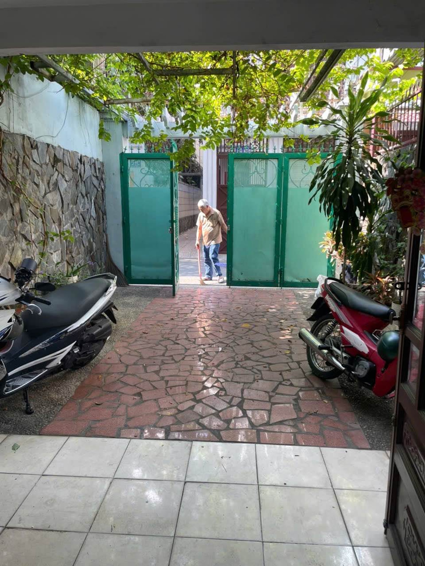 Nhà Đẹp Phú Nhuận - Không Gian Rộng, Giá Sốc!