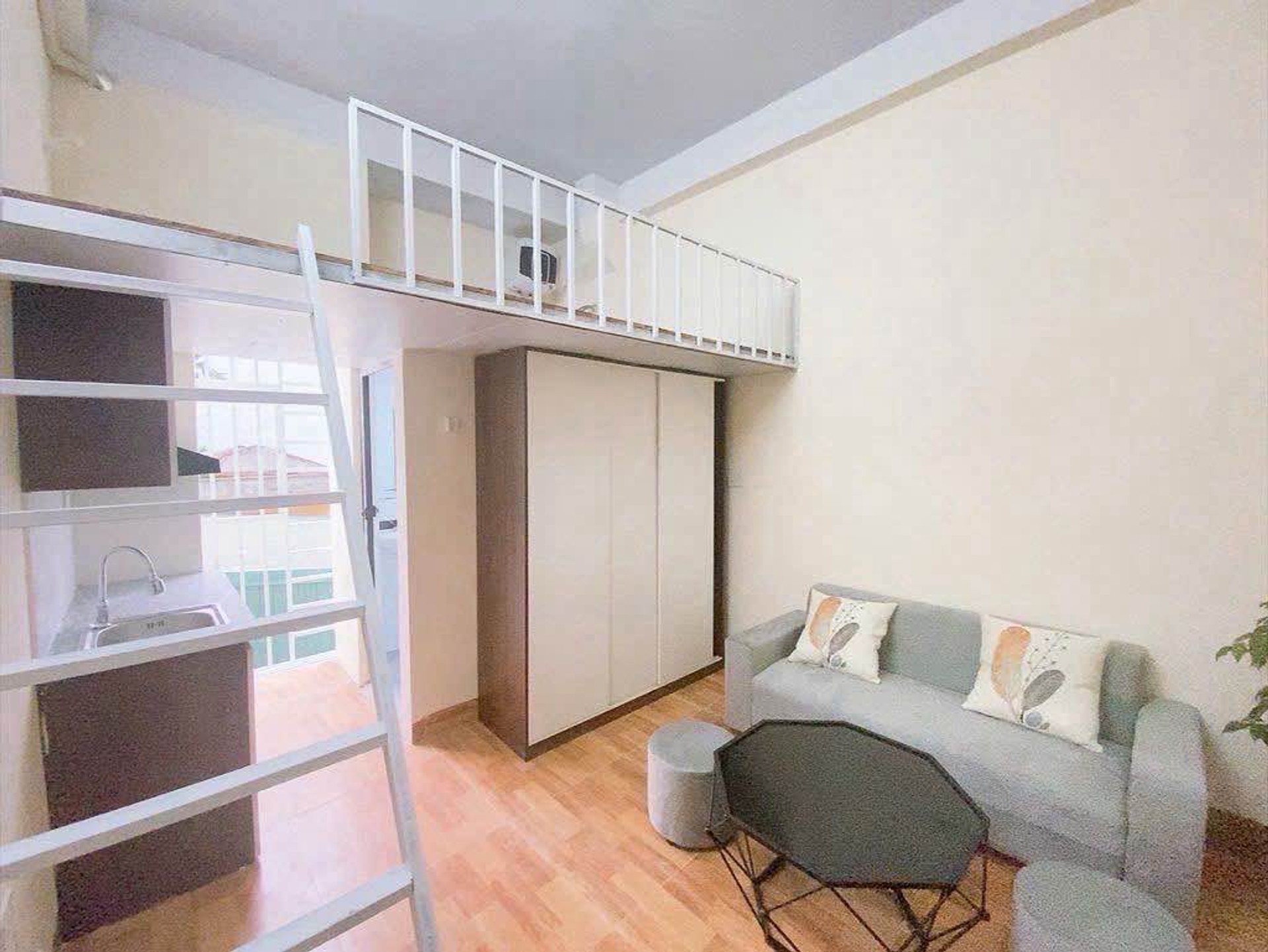 Bán chung cư mini 8 tầng tại Yên Xá, gồm 19 phòng cho thuê doanh thu ổn định