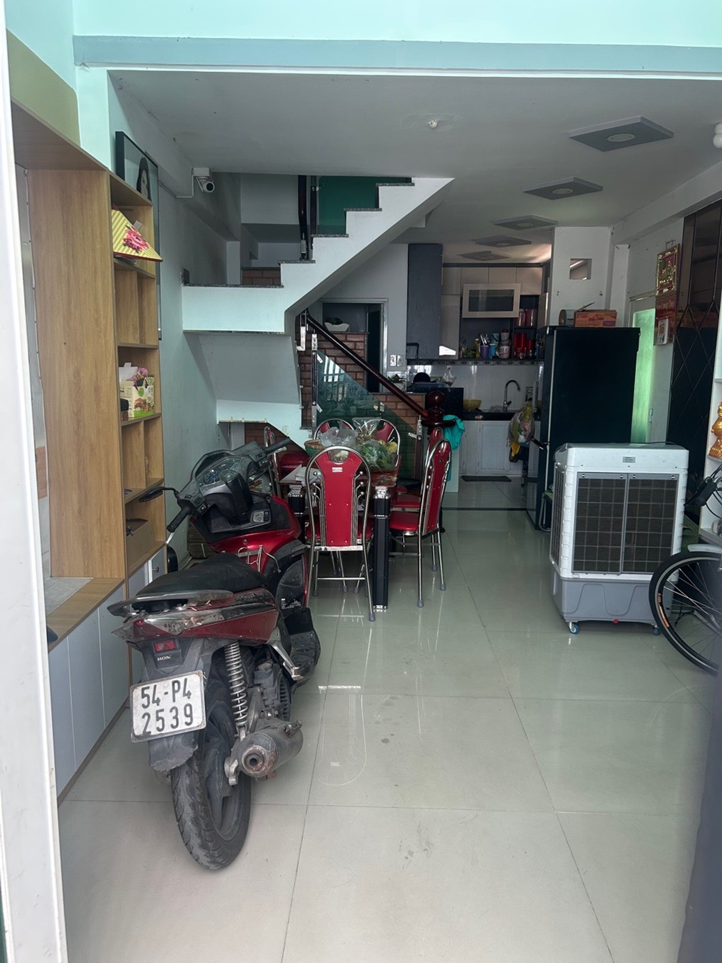 Nhà đẹp 3 tầng, hẻm rộng thoáng, đón nắng Tân Bình