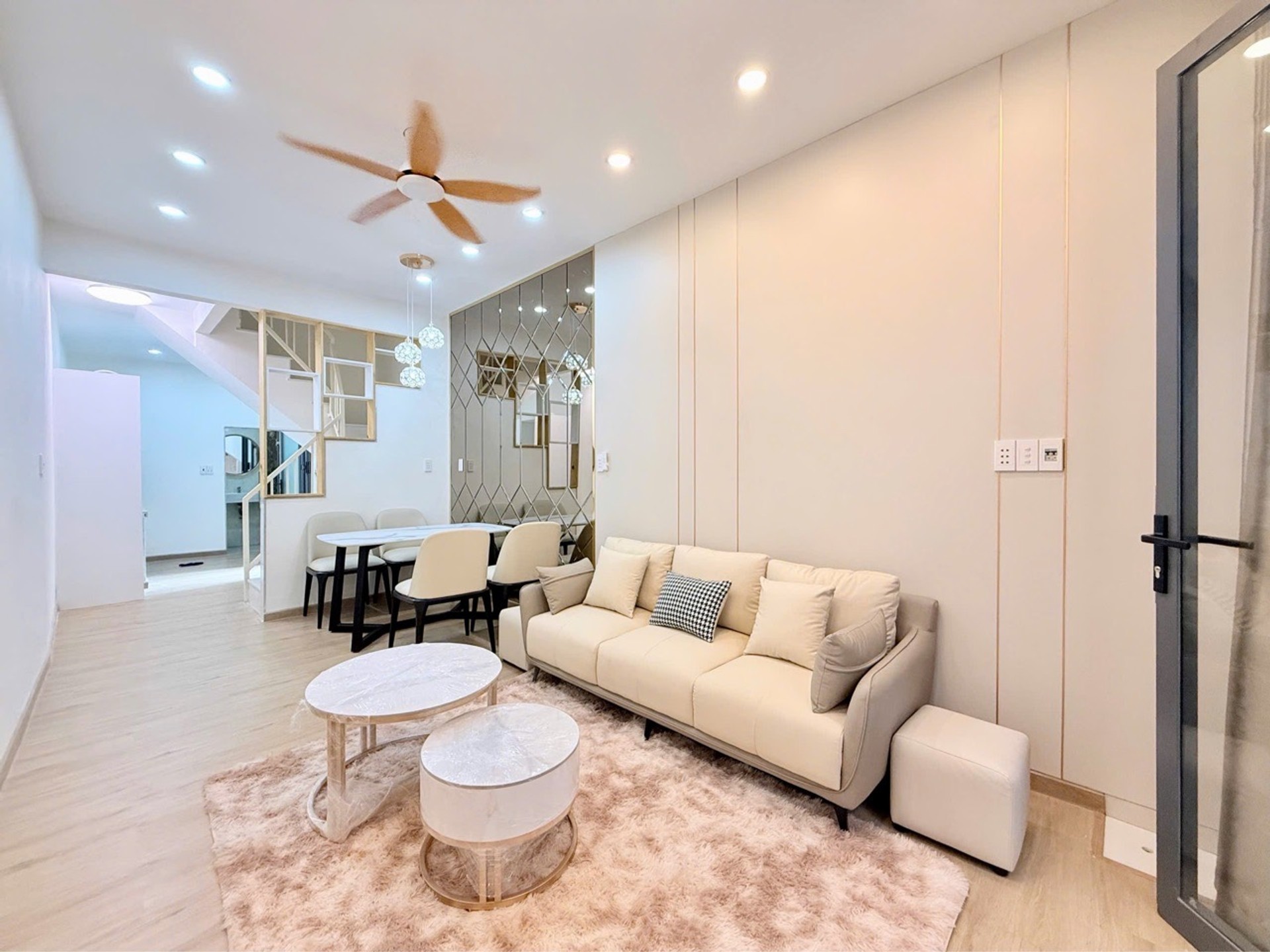 Nhà đẹp 2 mặt hẻm Quận 10, giá giảm sốc chỉ hơn 6 tỷ