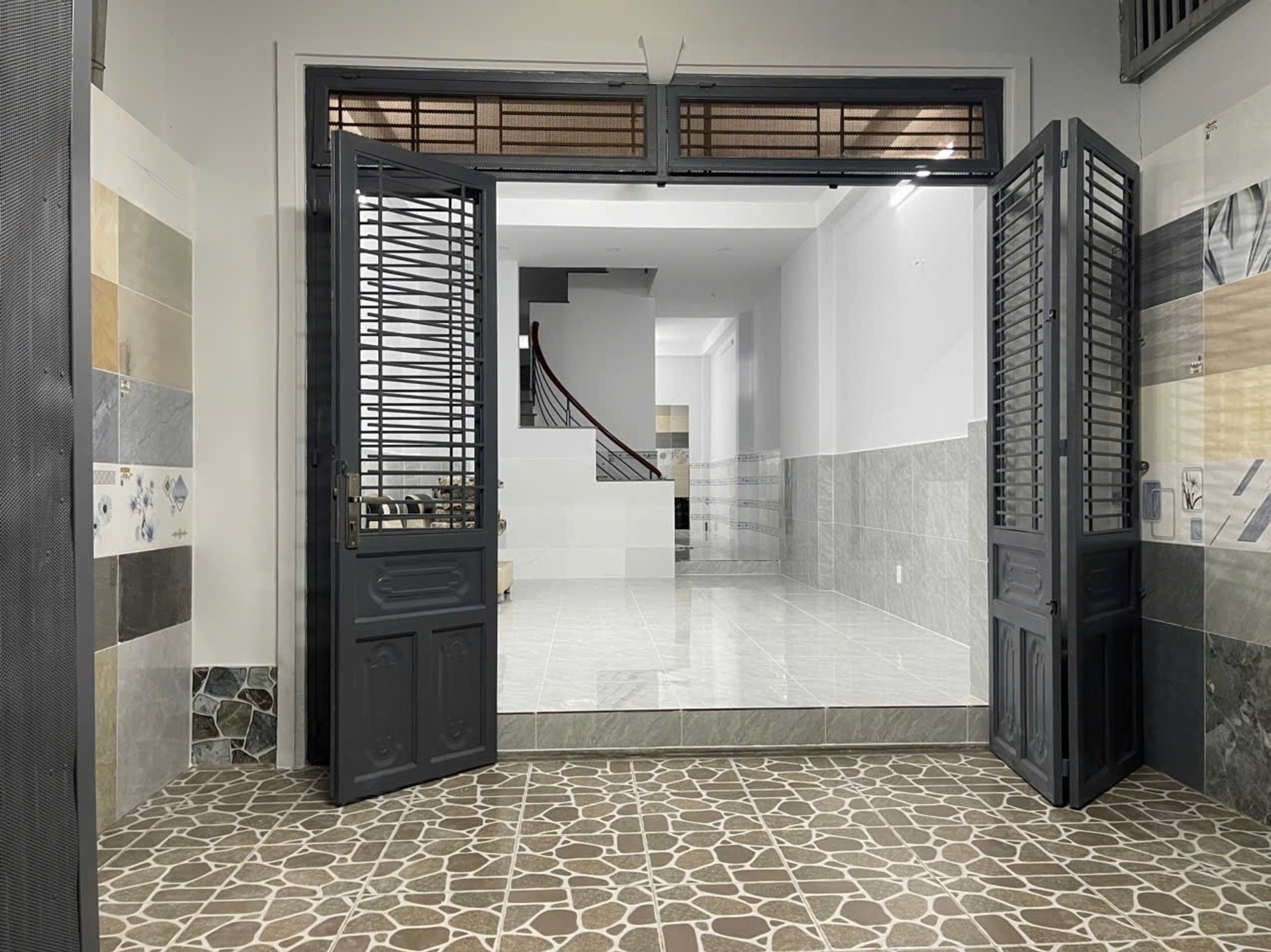 Nhà 2 tầng hẻm ô tô gần mặt tiền, diện tích 60m2, giá 6 tỷ