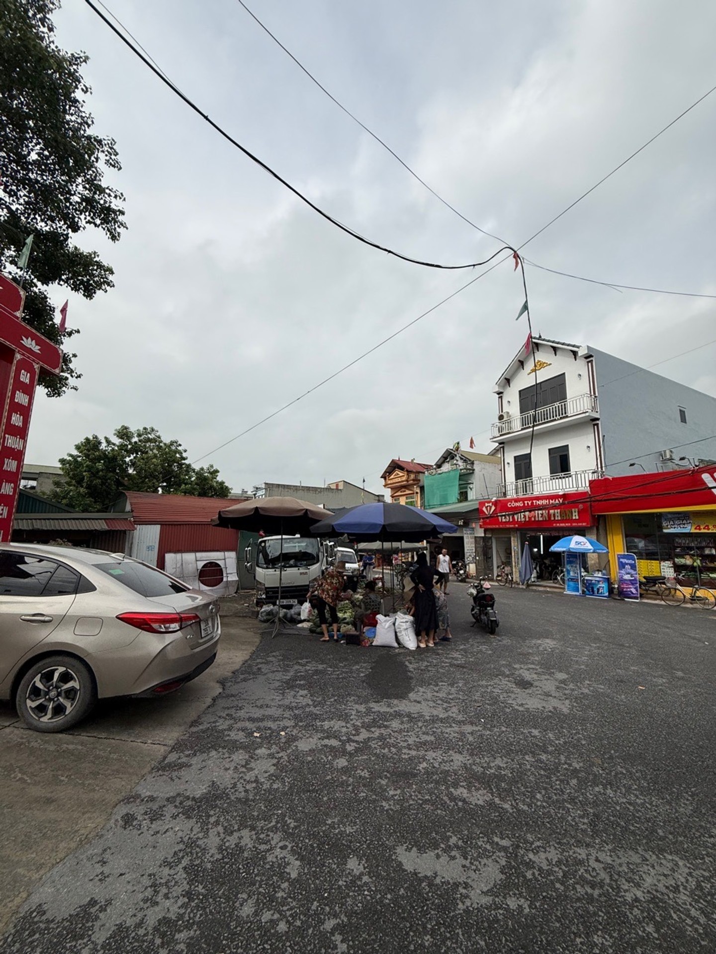 Bán nhà mặt chợ kinh doanh cực chạy, phong thuỷ đẹp. Mê quá 😍