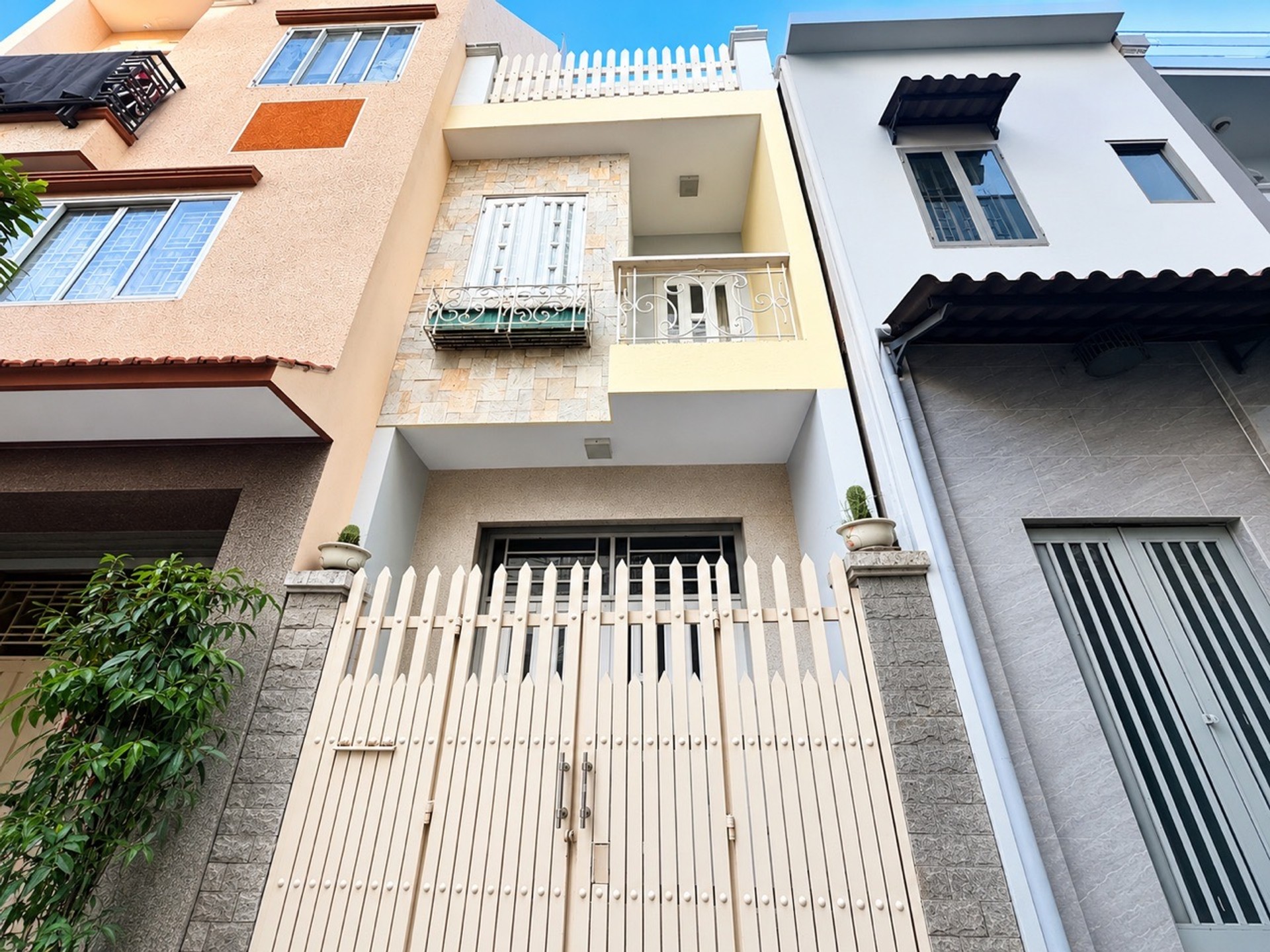Nhà 3 tầng xinh xắn ngay trung tâm Phú Nhuận