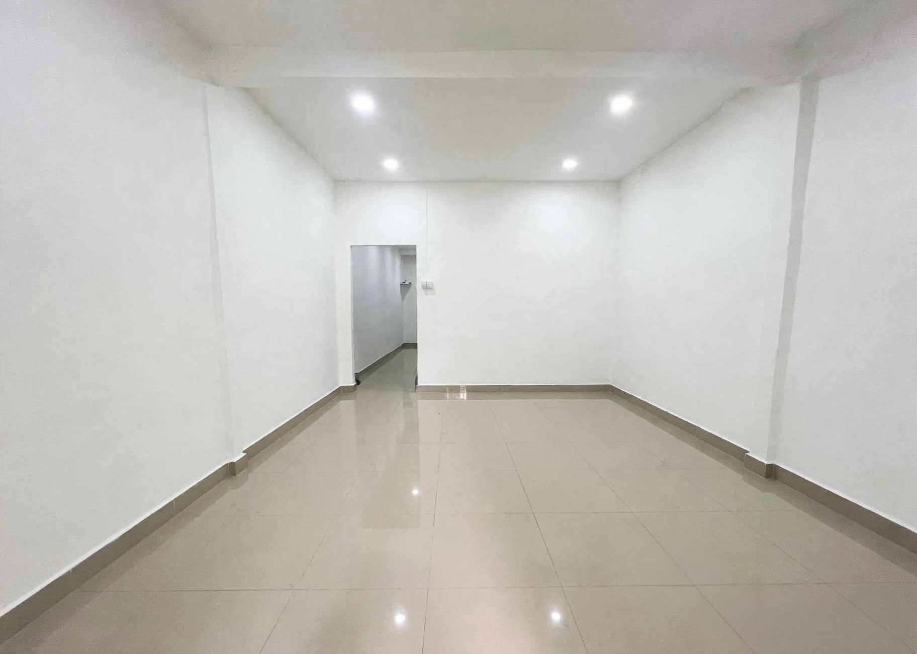 Ngay Chợ Xóm Chiếu - 172m2 - Nhỉnh 19 tỷ - Mua đất tặng nhà - Nở Hậu