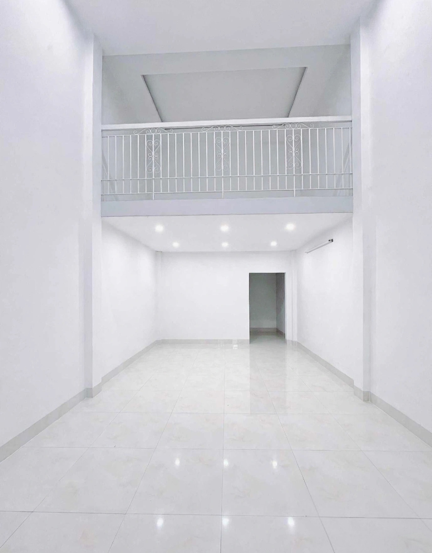 MUA ĐẤT TẶNG NHÀ - 2 TẦNG - 60M² - CHỈ 5 TỶ HƠN - SỔ ĐẸP