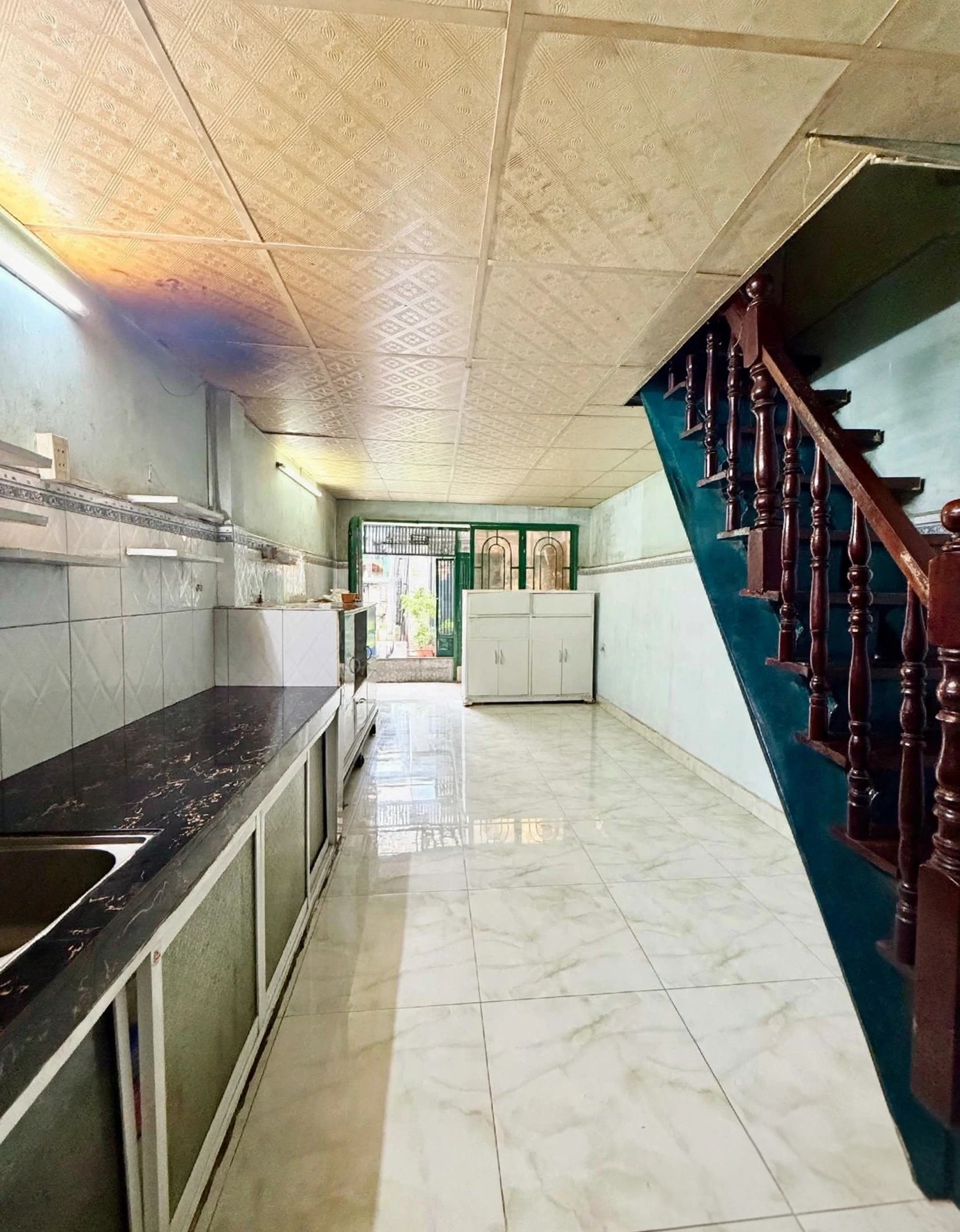 MUA ĐẤT TẶNG NHÀ - 3 TẦNG - 3.25 TỶ - HẺM 3.5M THÔNG - SHR