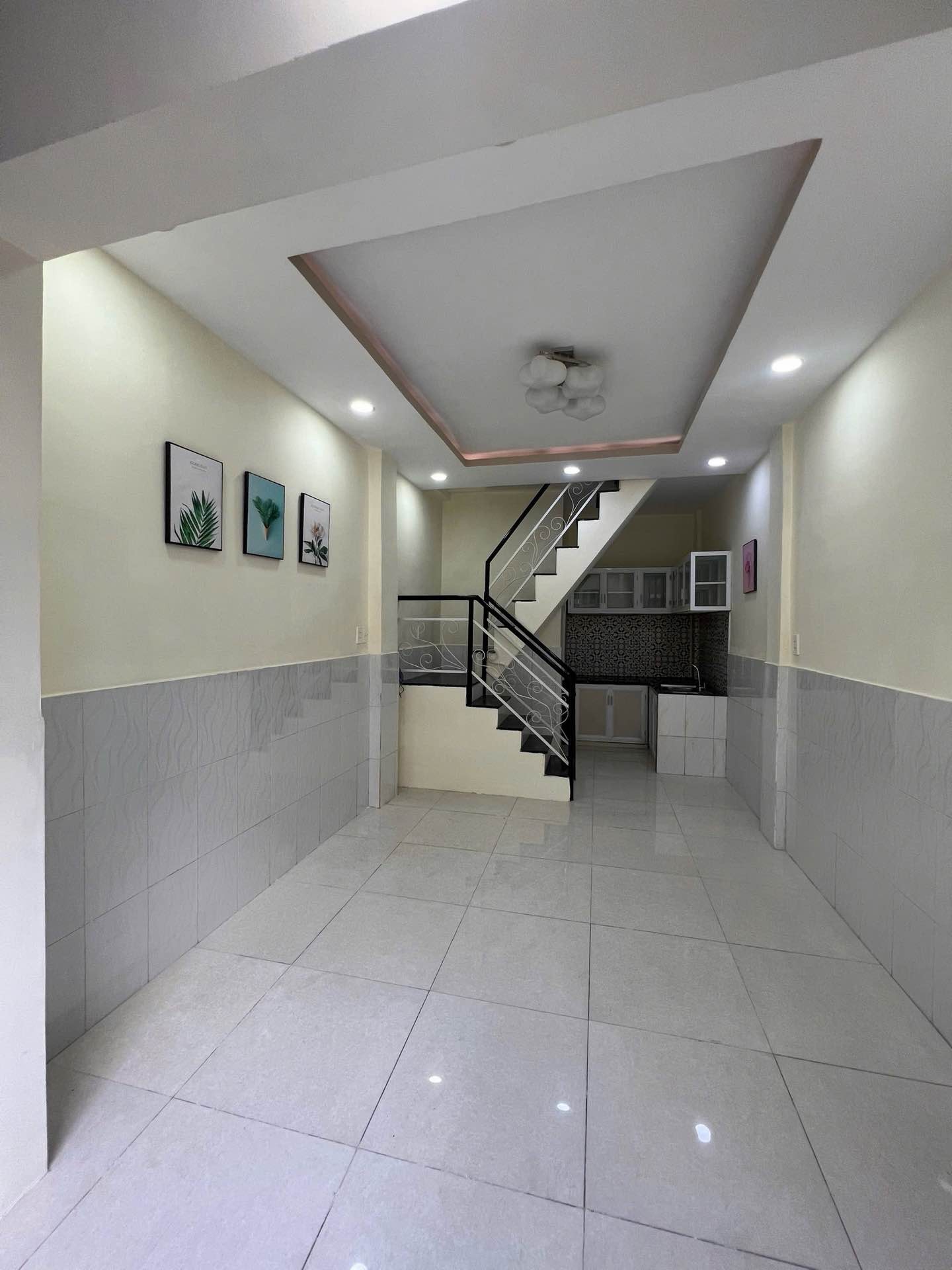 Bán nhà gần 30m2 sát hẻm oto giáp Q1 chỉ 4.x ty