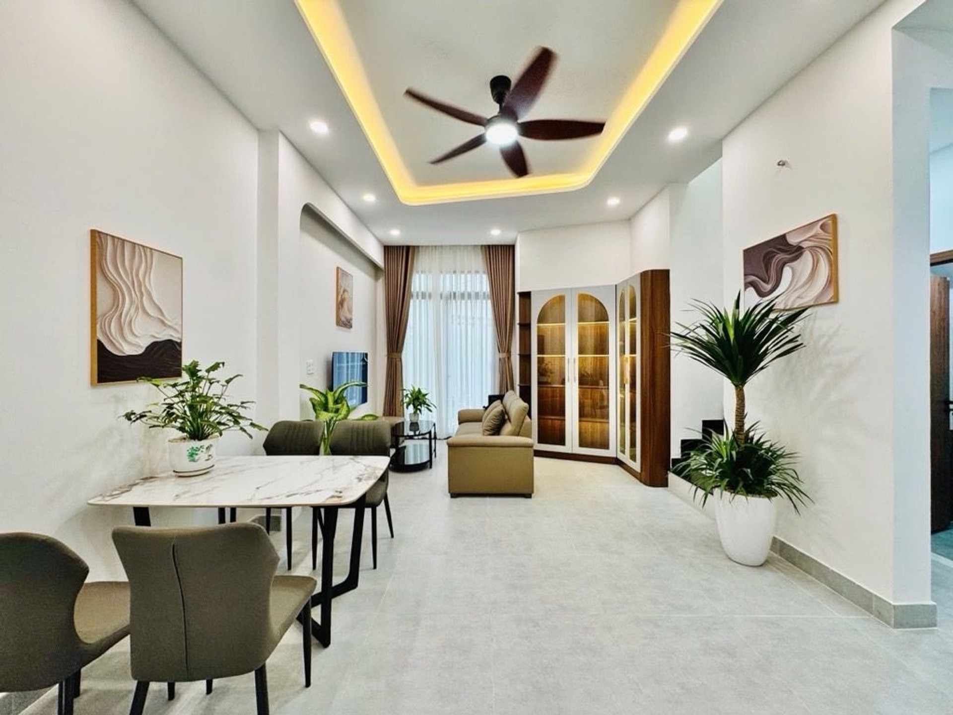 Bán nhà riêng 2 tầng diện tích 40m2 tại phường Nguyễn Lâm, gần Quận 1