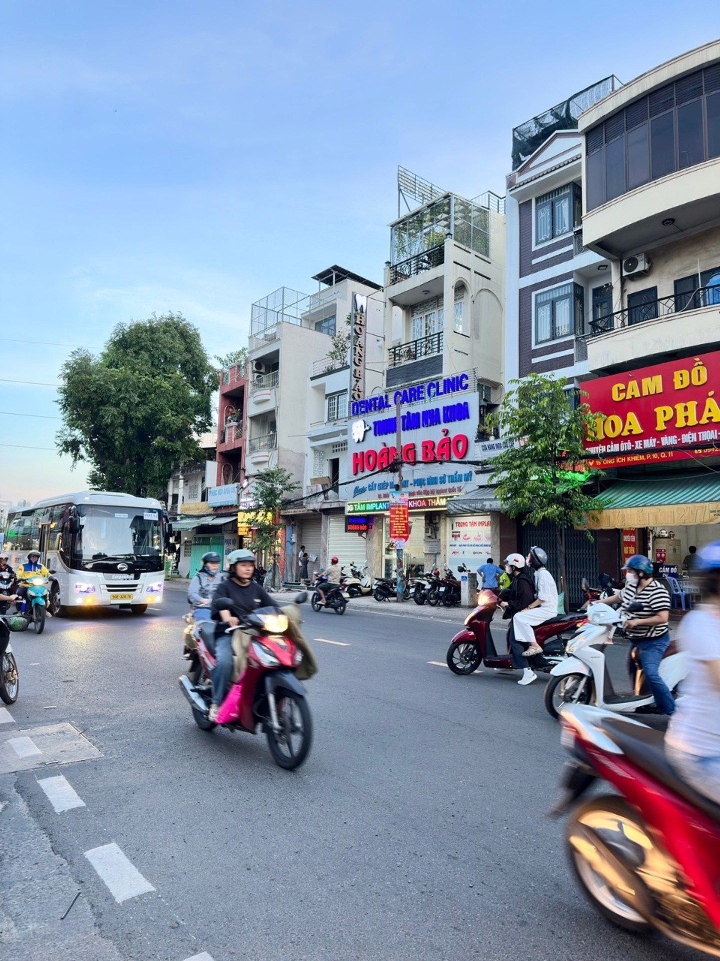 ĐƯỜNG THÔNG XE HƠI - NHÀ ĐÚC 3 TẦNG BTCT - SÁT MẶT TIỀN