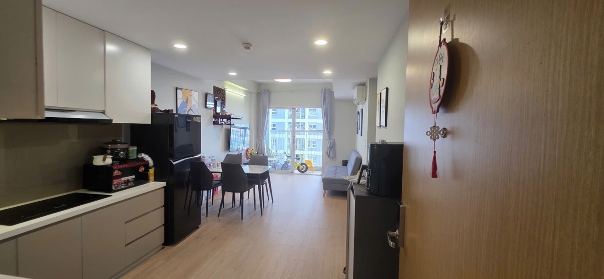 Căn hộ 3PN tầng trung view hồ bơi giảm giá sốc
