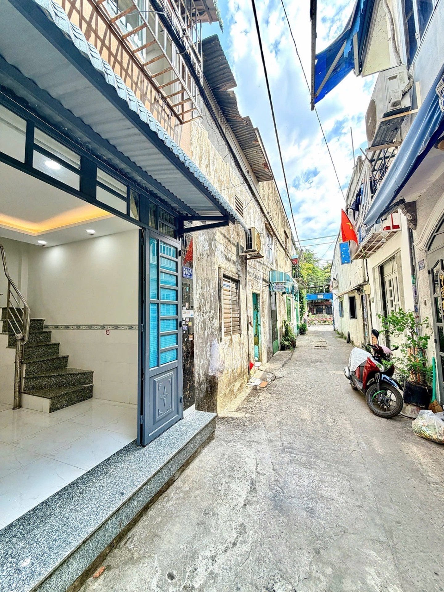 2,27 tỷ có ngay nhà 3 tầng, SHR, hẻm 4m, sạch sẽ