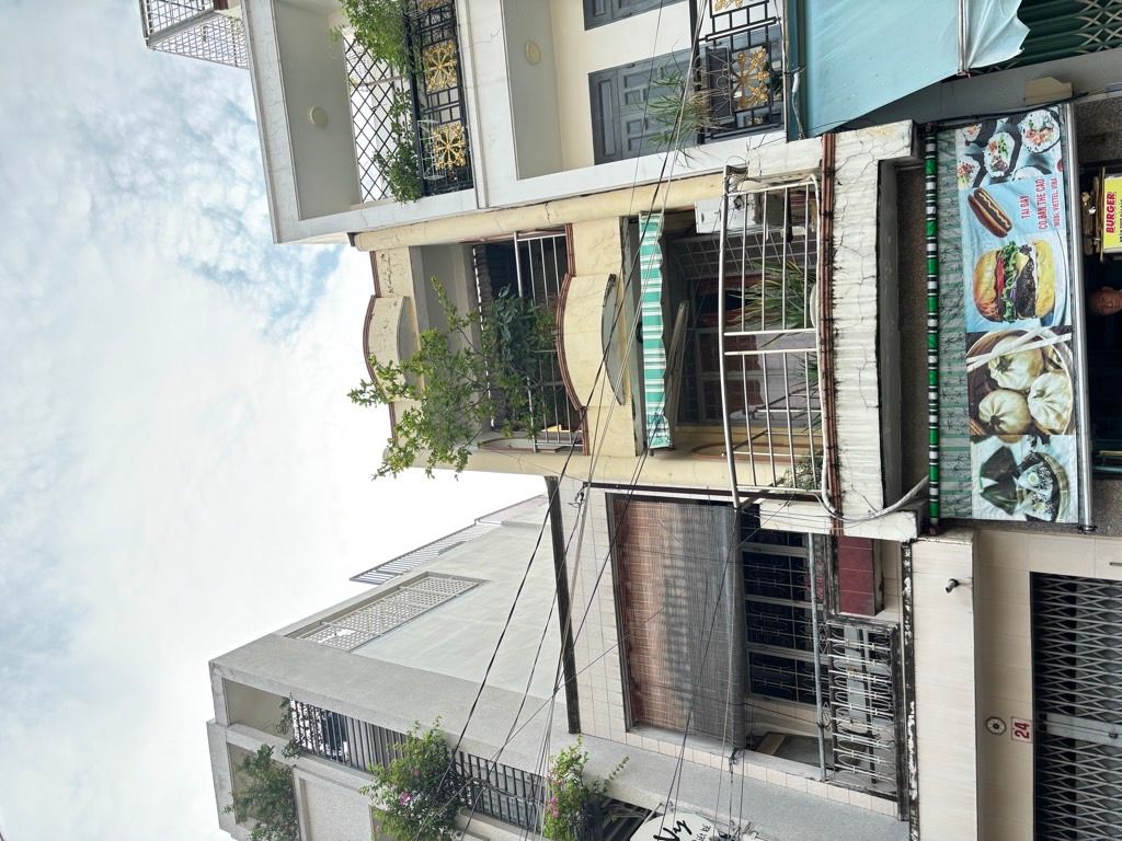 Bán Nhà Mặt Phố Sầm Uất Quận Phan Đình Phùng, Giá Sốc 11 Tỷ