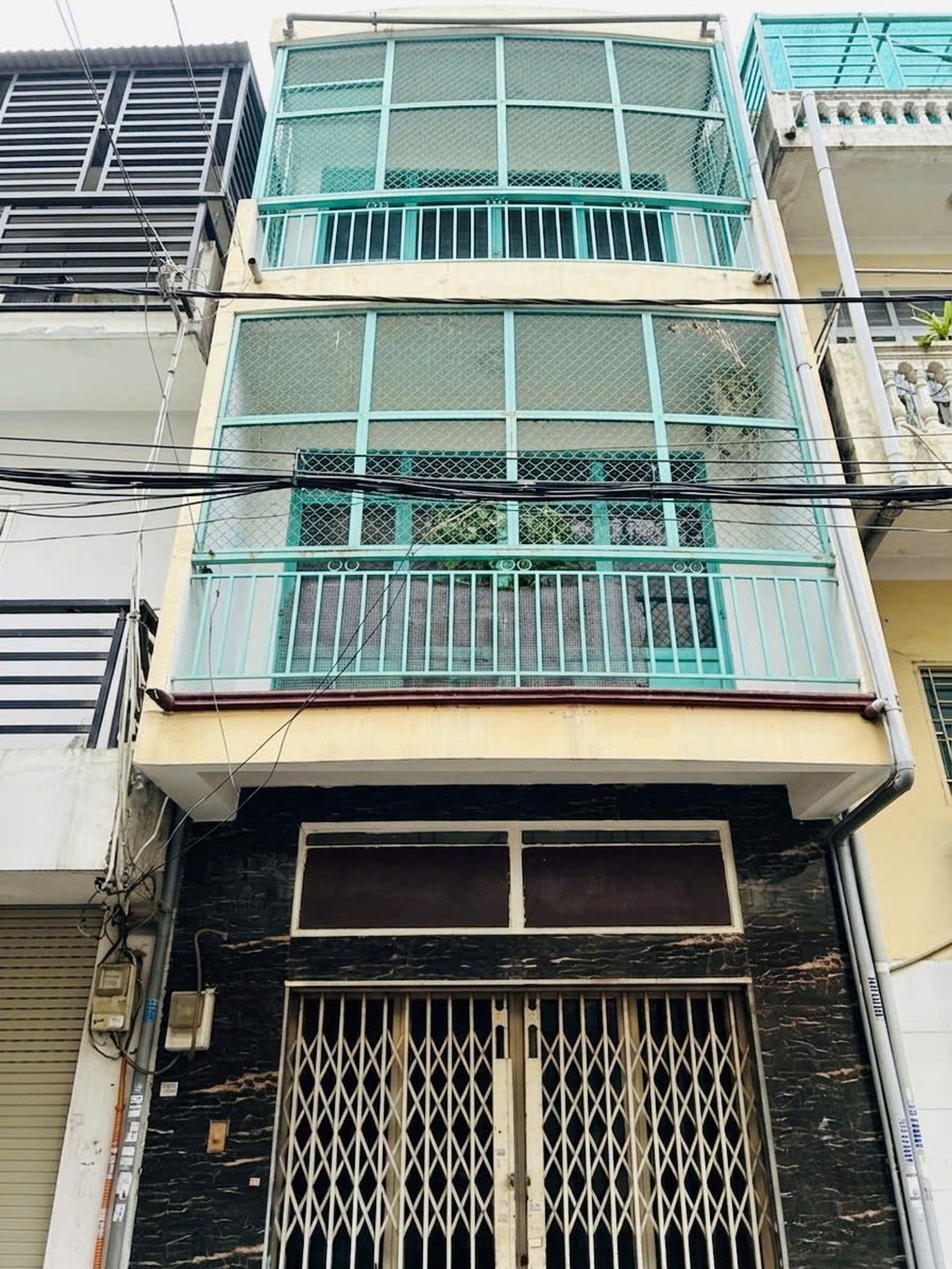 Nhà 3 tầng vuông vức gần chợ Tân Bình, giá chỉ 5 tỷ xíu