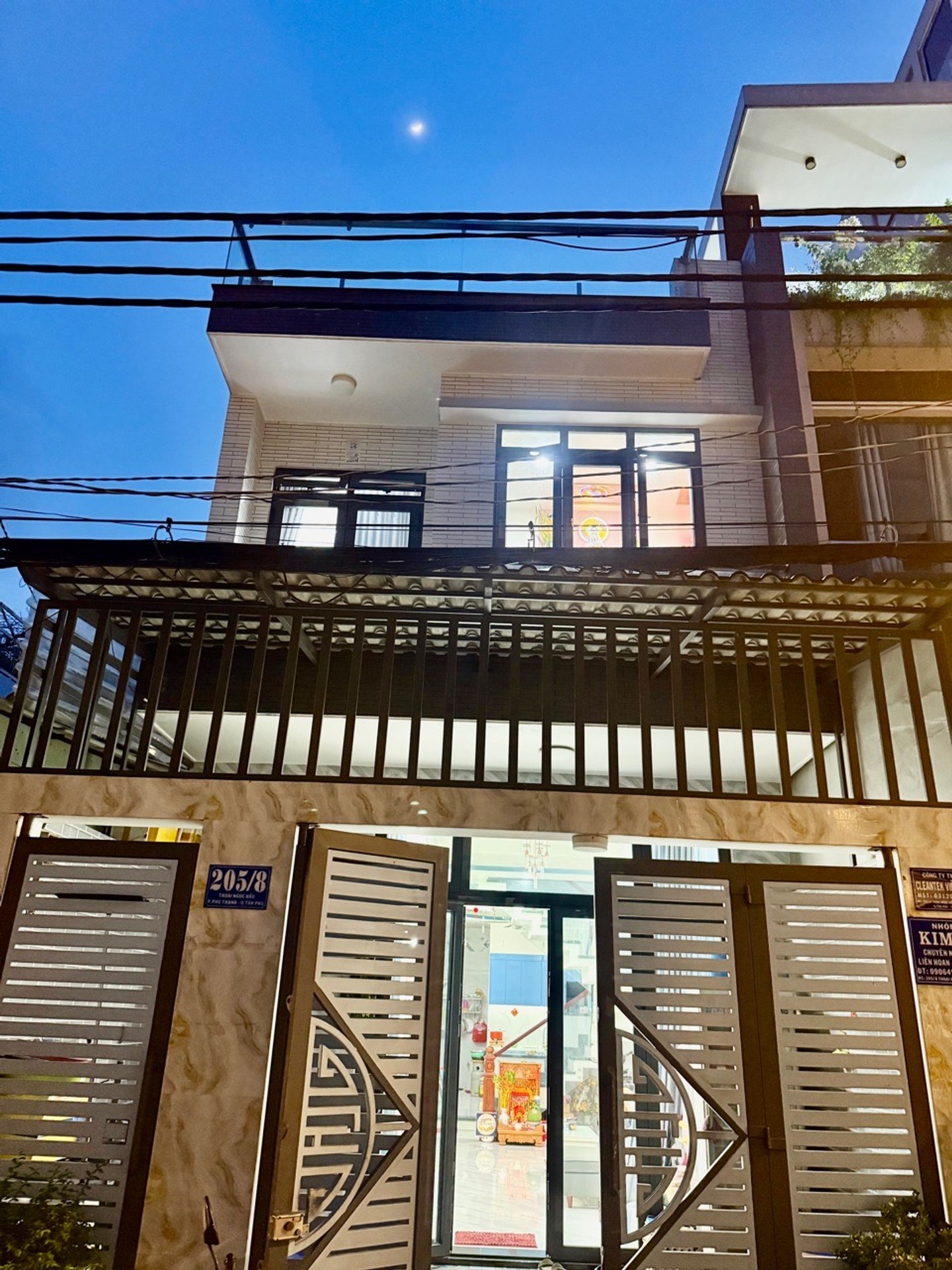 Nhà đẹp 2 tầng hẻm nhựa rộng, gần Thoại Ngọc Hầu giá cực tốt