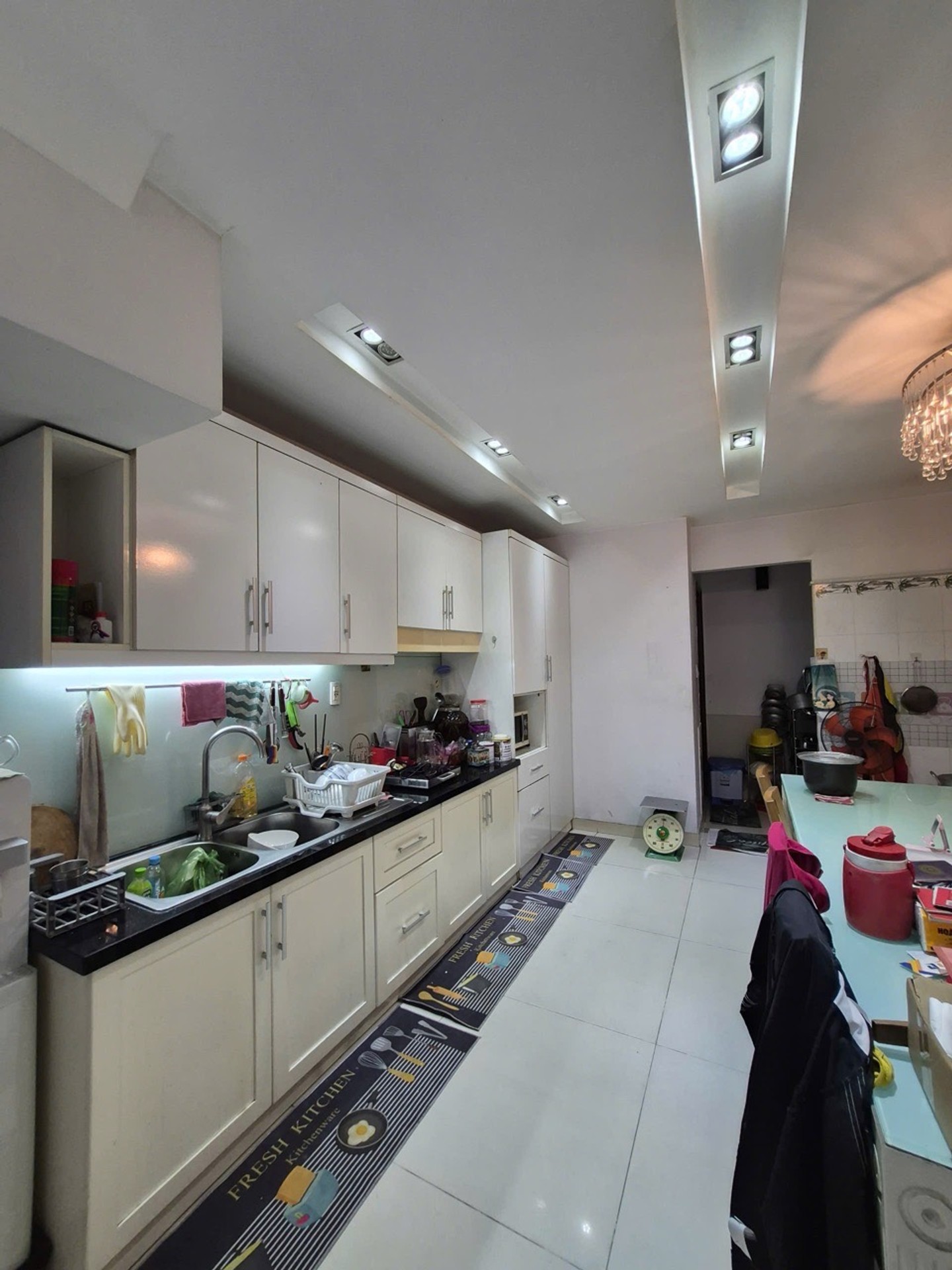 Bán nhà 5 tầng đẹp tại khu vực Tân Bình, diện tích 61.1 m2, giá 9.3 tỷ đồng