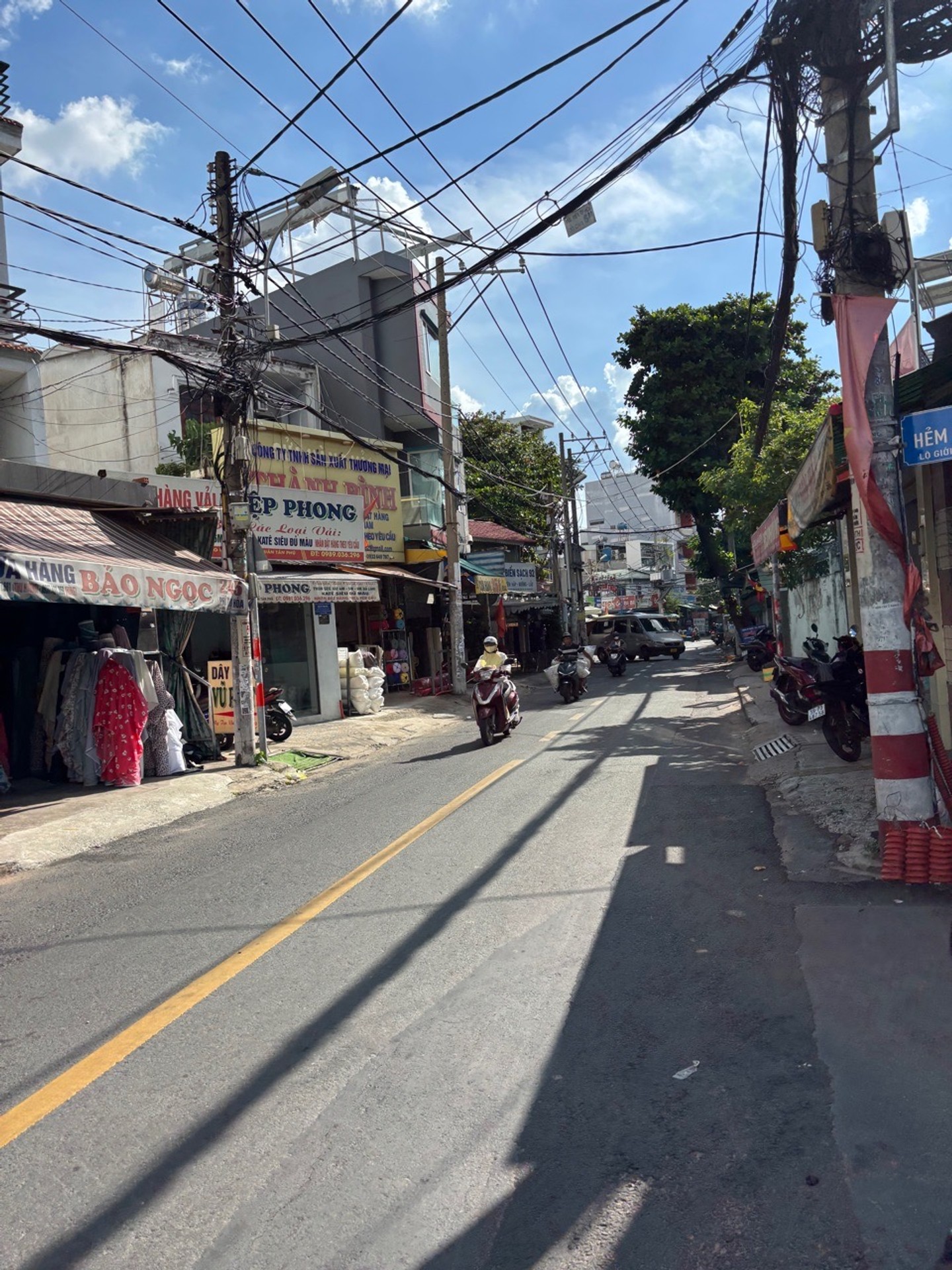 Nhà đẹp gần chợ Phú Thọ Hòa, 2PN, hẻm ô tô, giá tốt