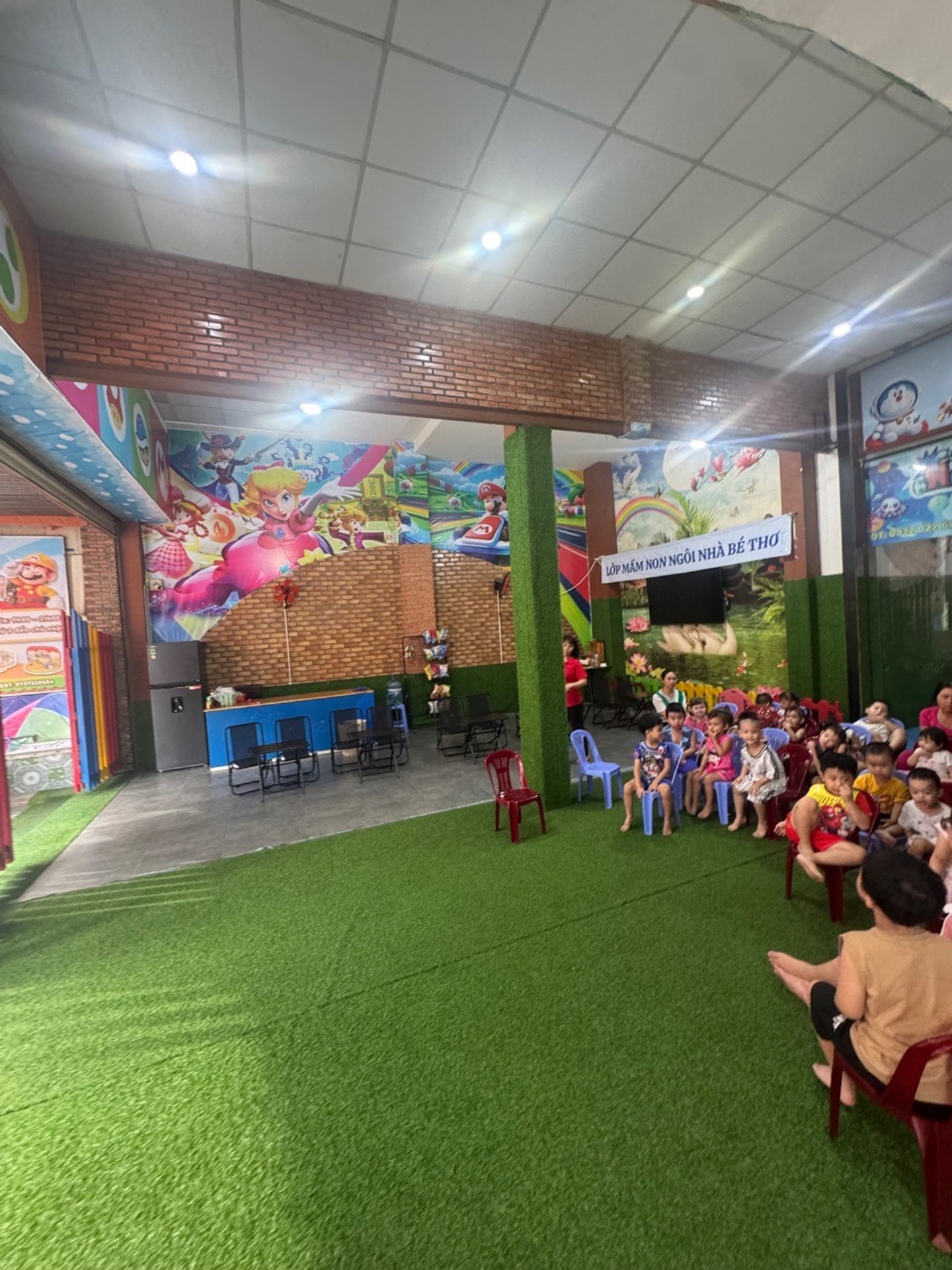 Nhà mặt phố lô góc sầm uất, kinh doanh thăng hoa