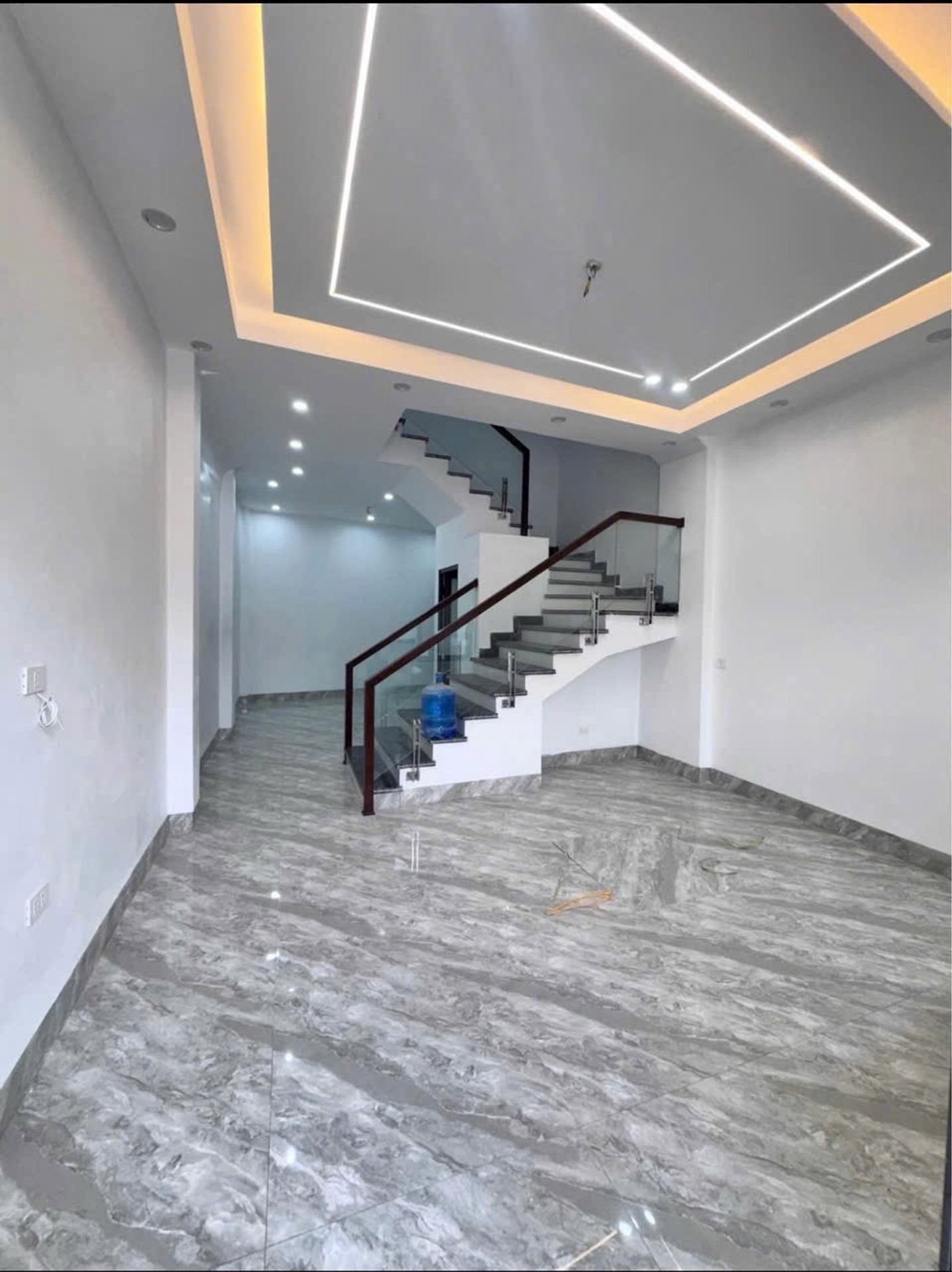 SIÊU PHẨM N.HÀ ĐẸP GIÁ TỐT, MỚI KÍNG KOONG, ngõ 13 Cao Xanh
3 ngủ, 3 vệ sinh, khách, phòng thờ, bếp