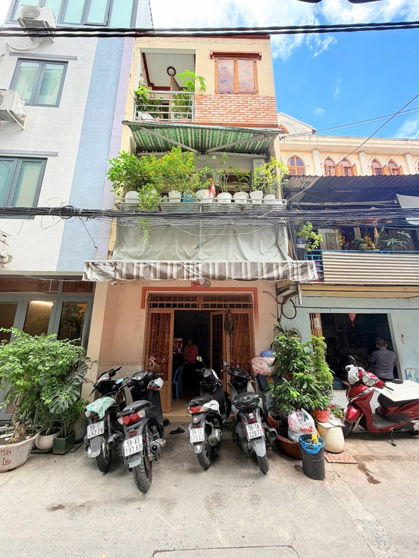 Nhà 3 tầng hẻm xe hơi Quận 1, gần cầu Ba Son