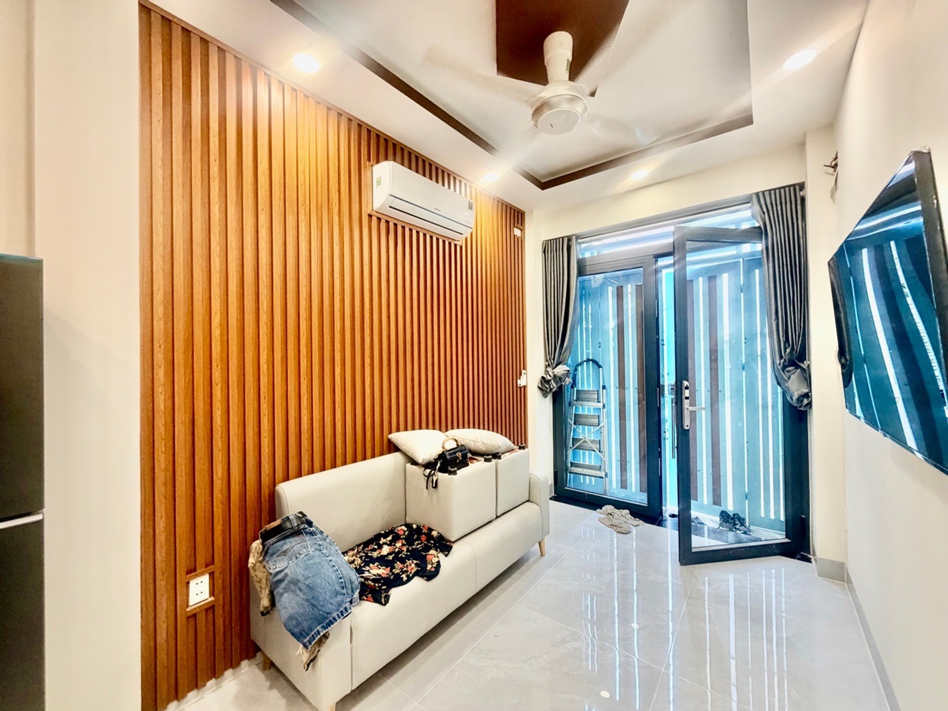 Nhà mới 3 tầng 2 mặt tiền tại trung tâm Phú Nhuận, diện tích 27m² giá tốt