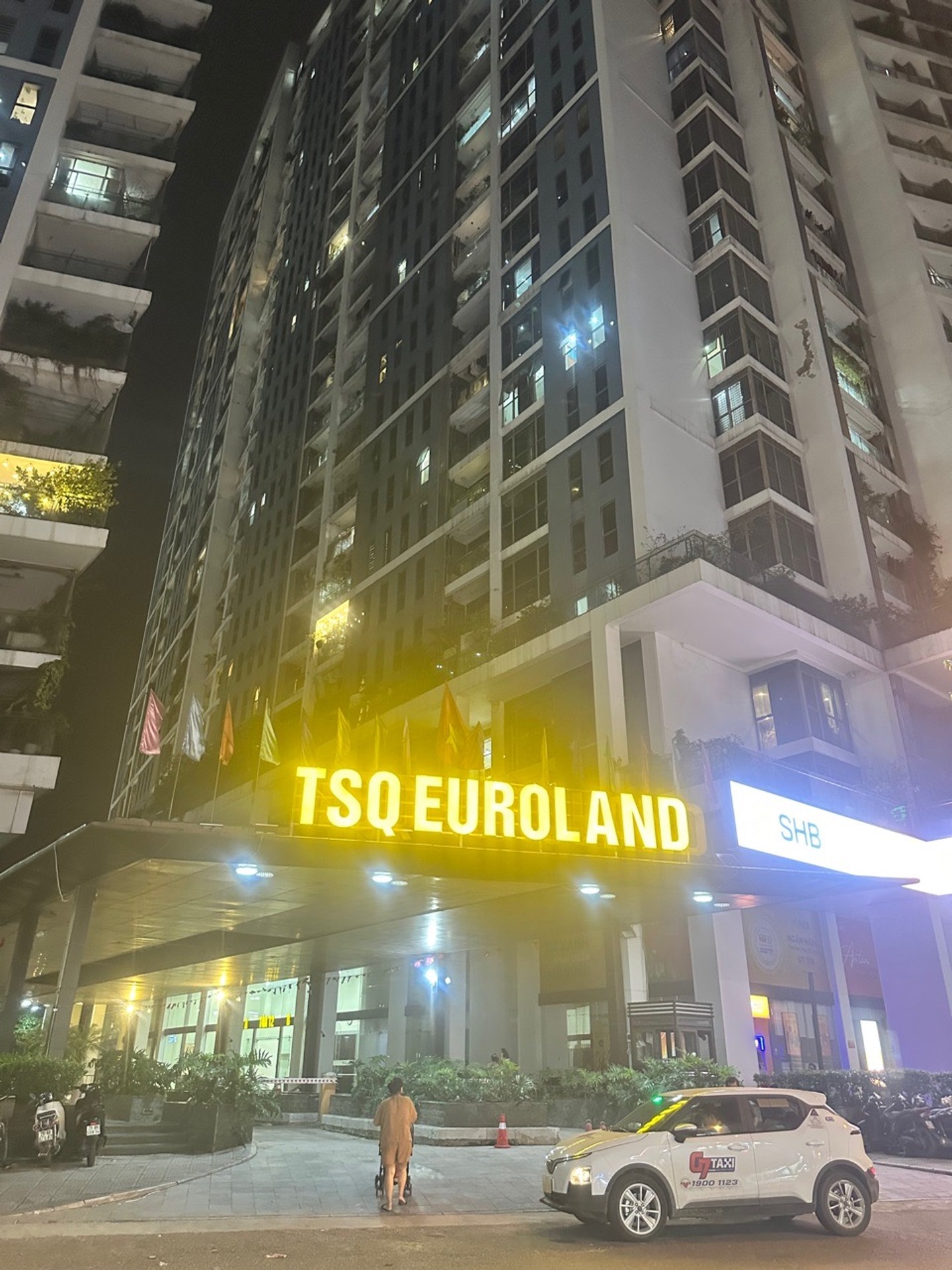 Căn hộ rộng rãi gần 200m2, sang trọng tặng full nội thất. Làng Việt Kiều Châu Âu