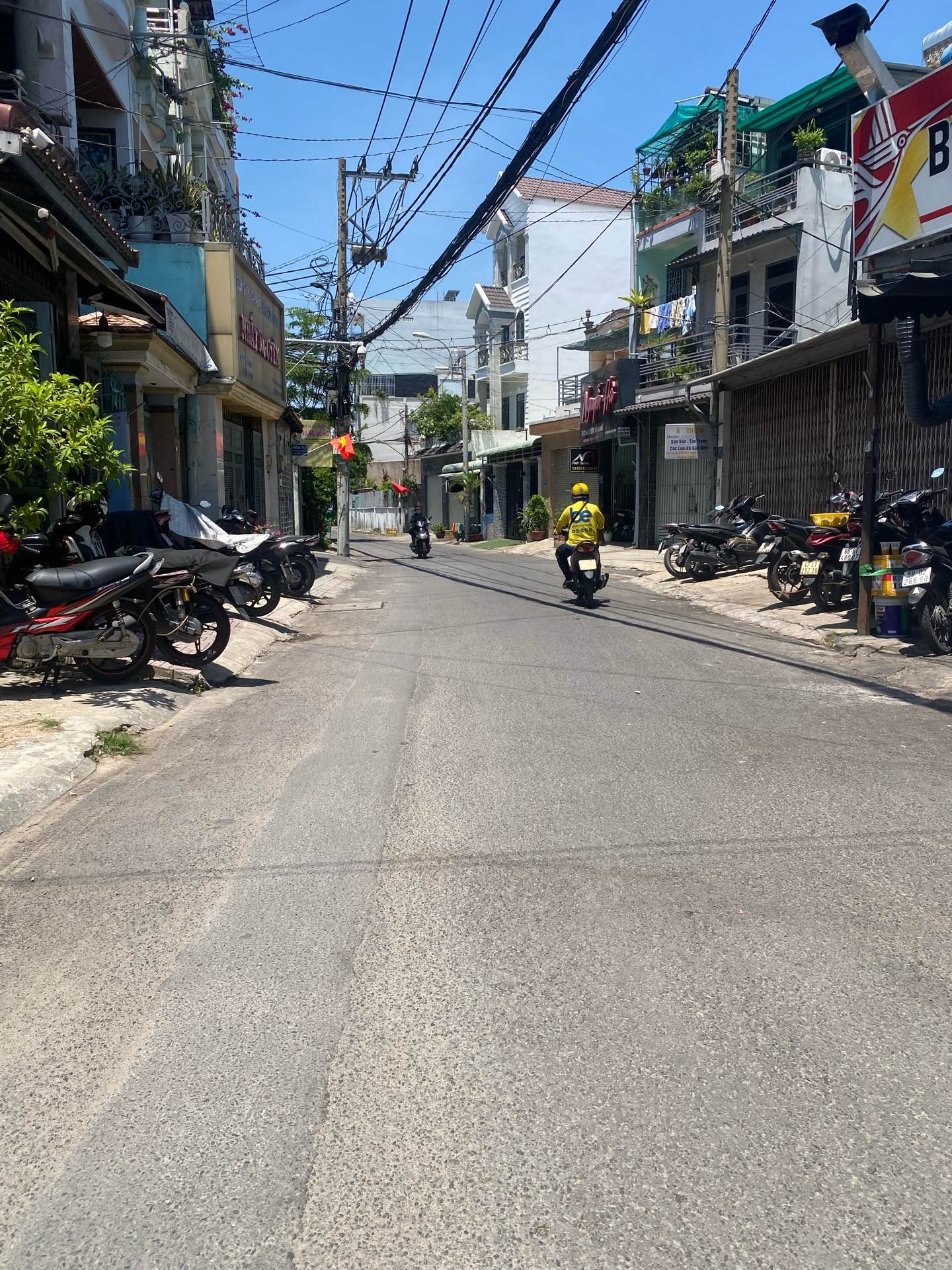 Bán nhà mặt phố Nhánh Phan Huy Ích, Đường 10m, 327m2.