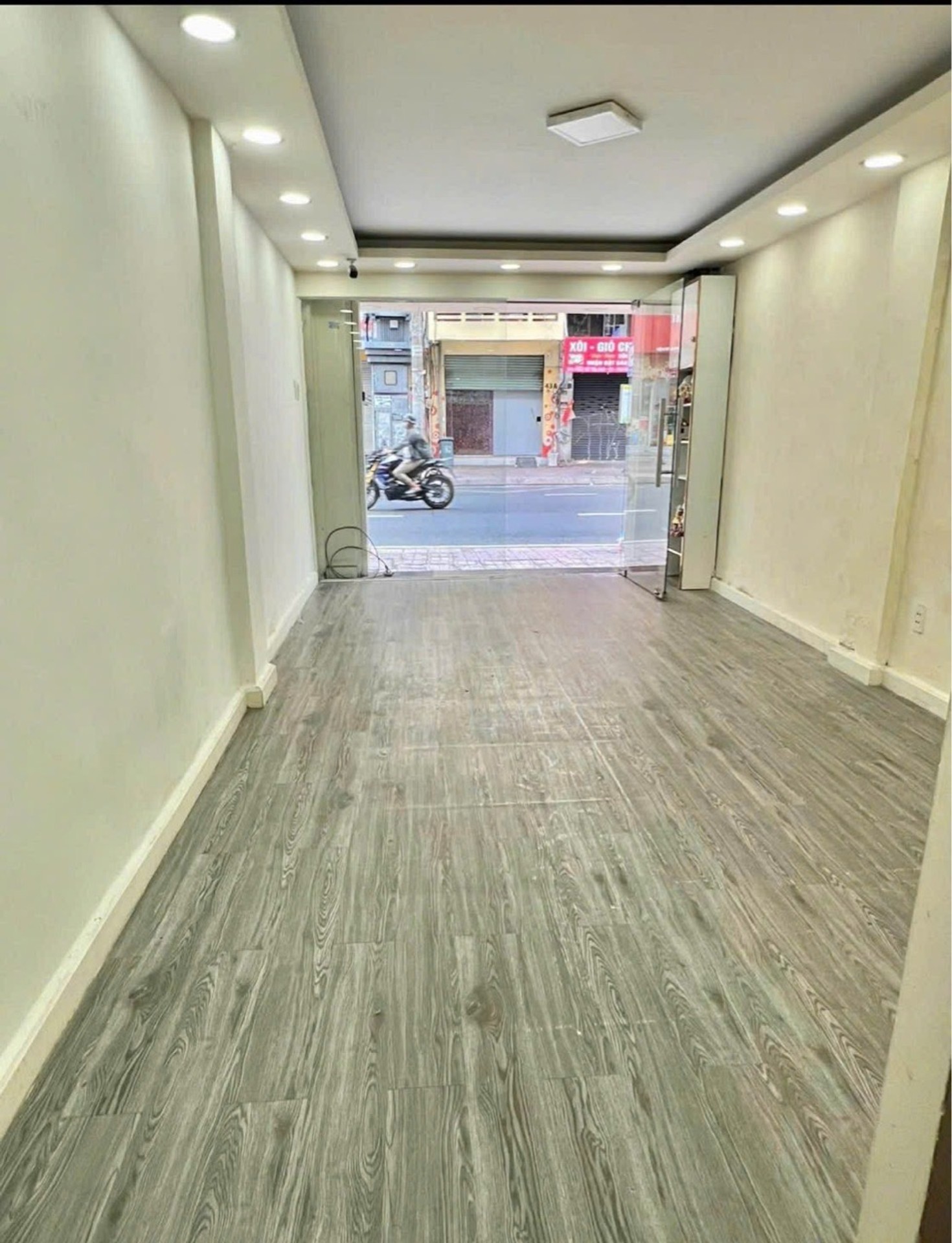 Nhà phố 4 tầng sang chảnh, ngay trung tâm Phú Nhuận
