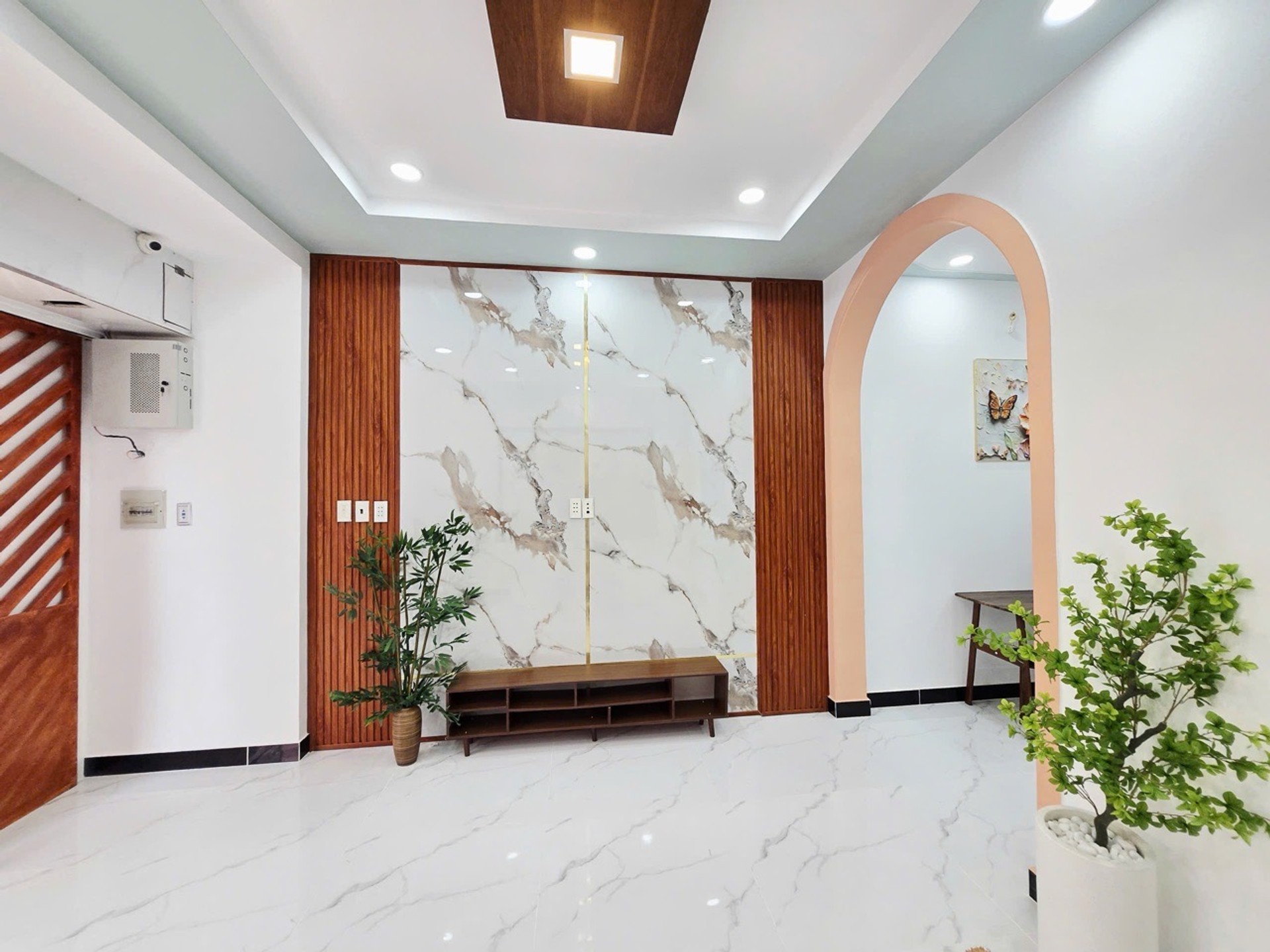 NHÀ MỚI FULL NỘI THẤT, HẺM XE HƠI, NGAY KHU CAO TẦNG