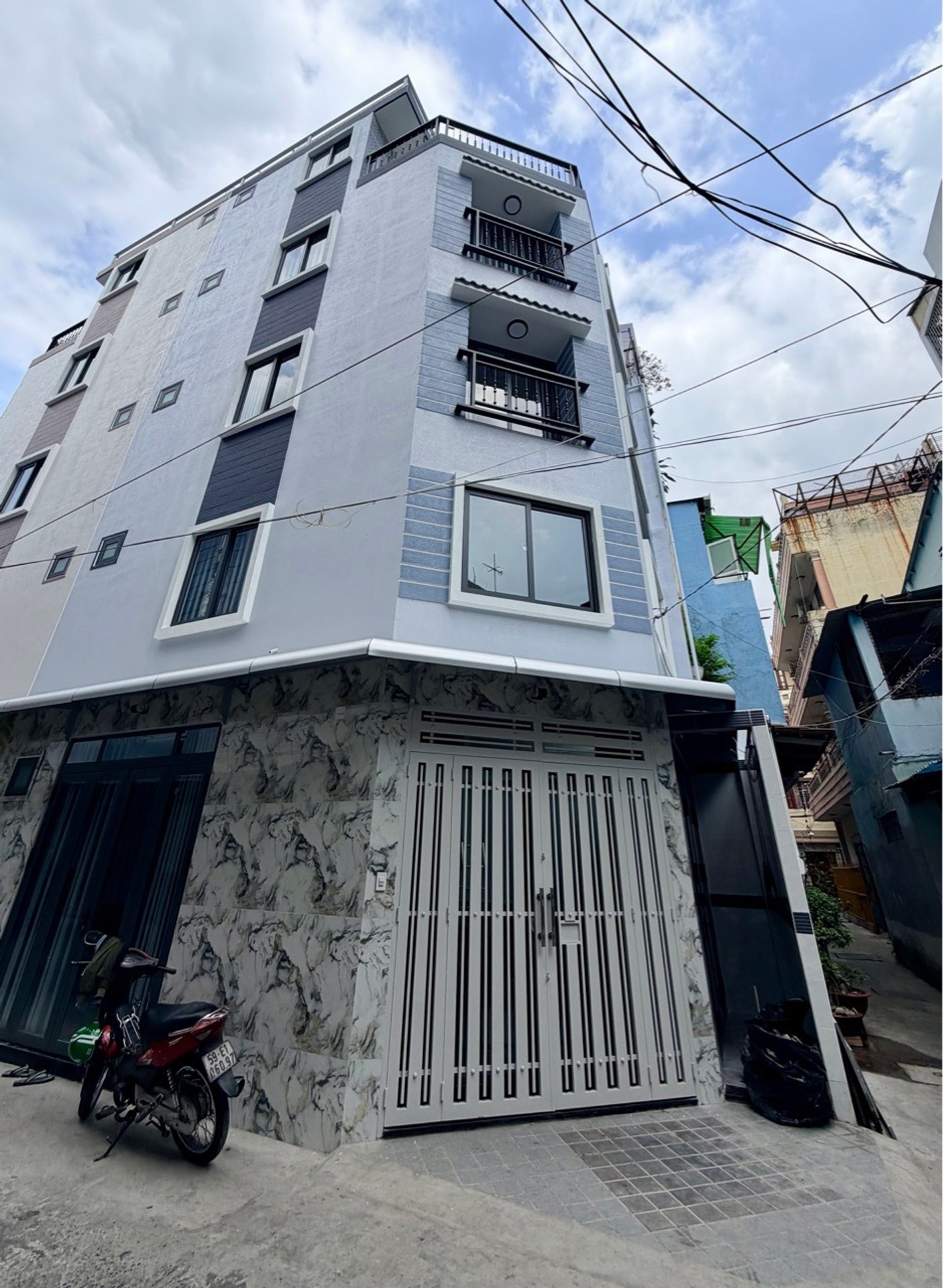 Nhà góc 5 tầng siêu đẹp hẻm xe hơi Phú Nhuận giá tốt