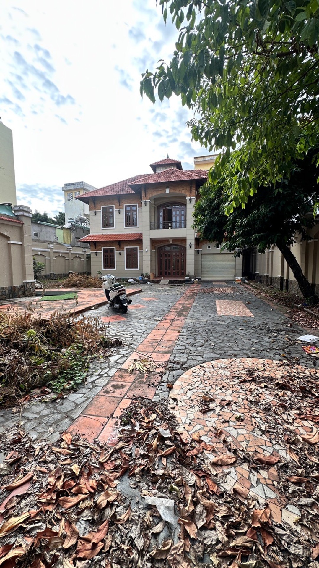 Bán biệt thự 2 tầng 555m2 sát mặt tiền đường Quang Trung