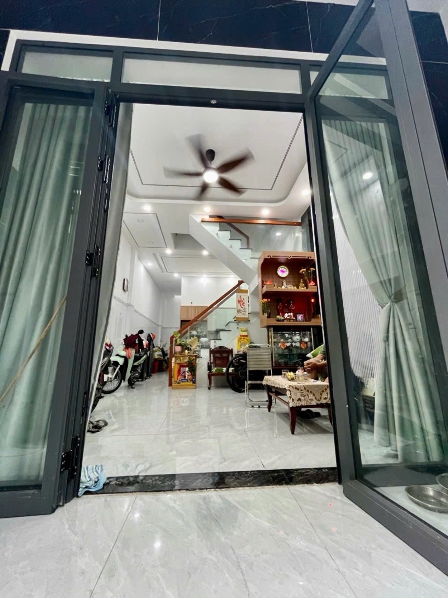 Nhà 2 tầng, hẻm rộng, giá tốt ngay Bình Trị Đông