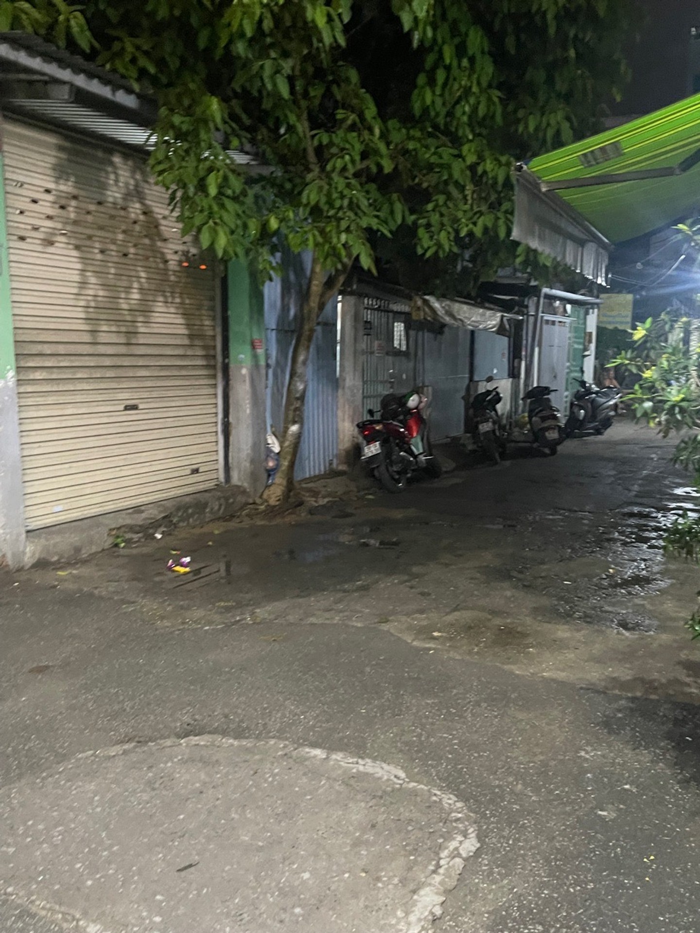 Bán nhà mặt tiền hướng Đông Bắc tại quận, diện tích 288.8m2, pháp lý có sổ